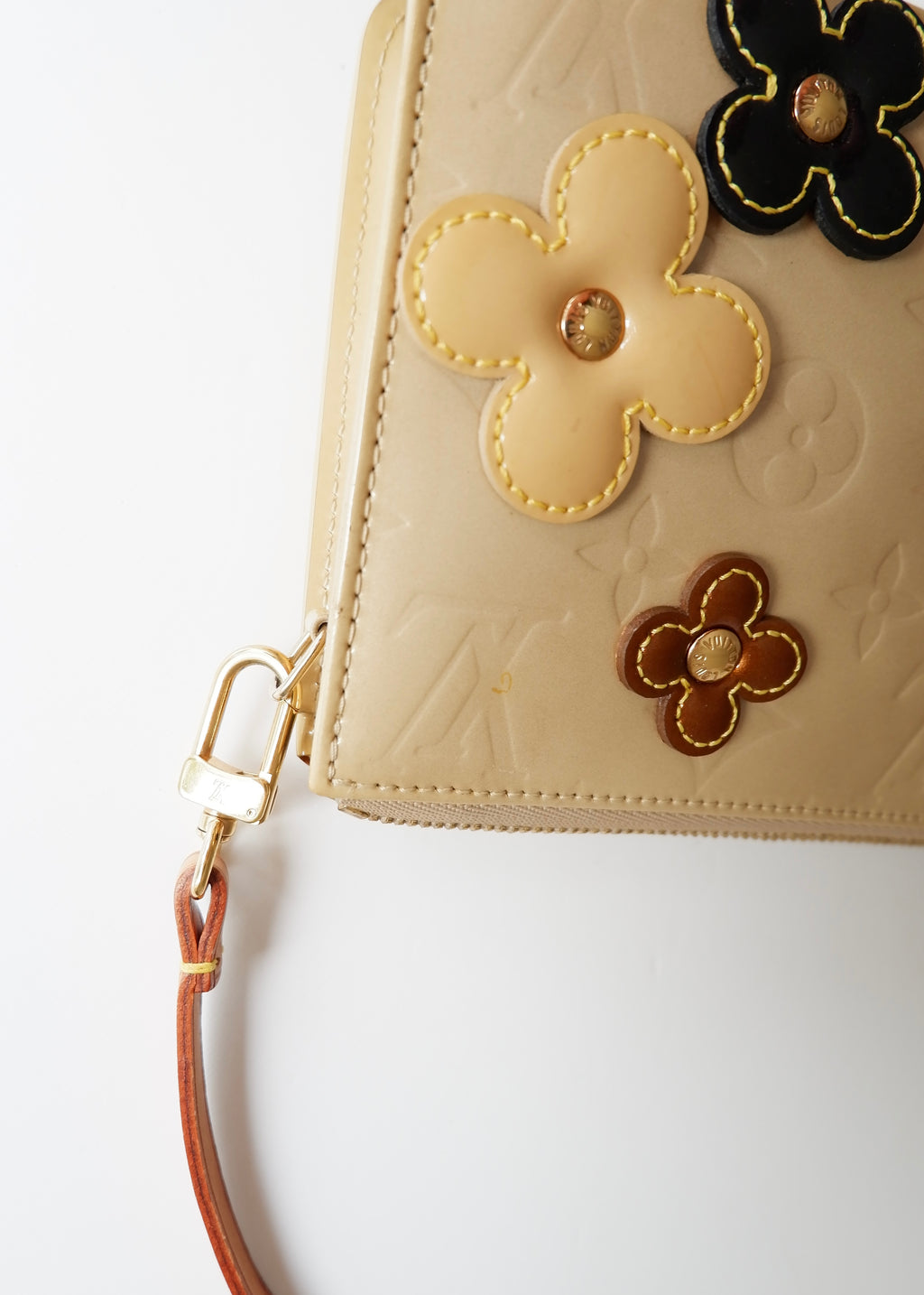 Authentique Pochette Louis Vuitton Lexington en Cuir Verni Beige Floral d'occasion