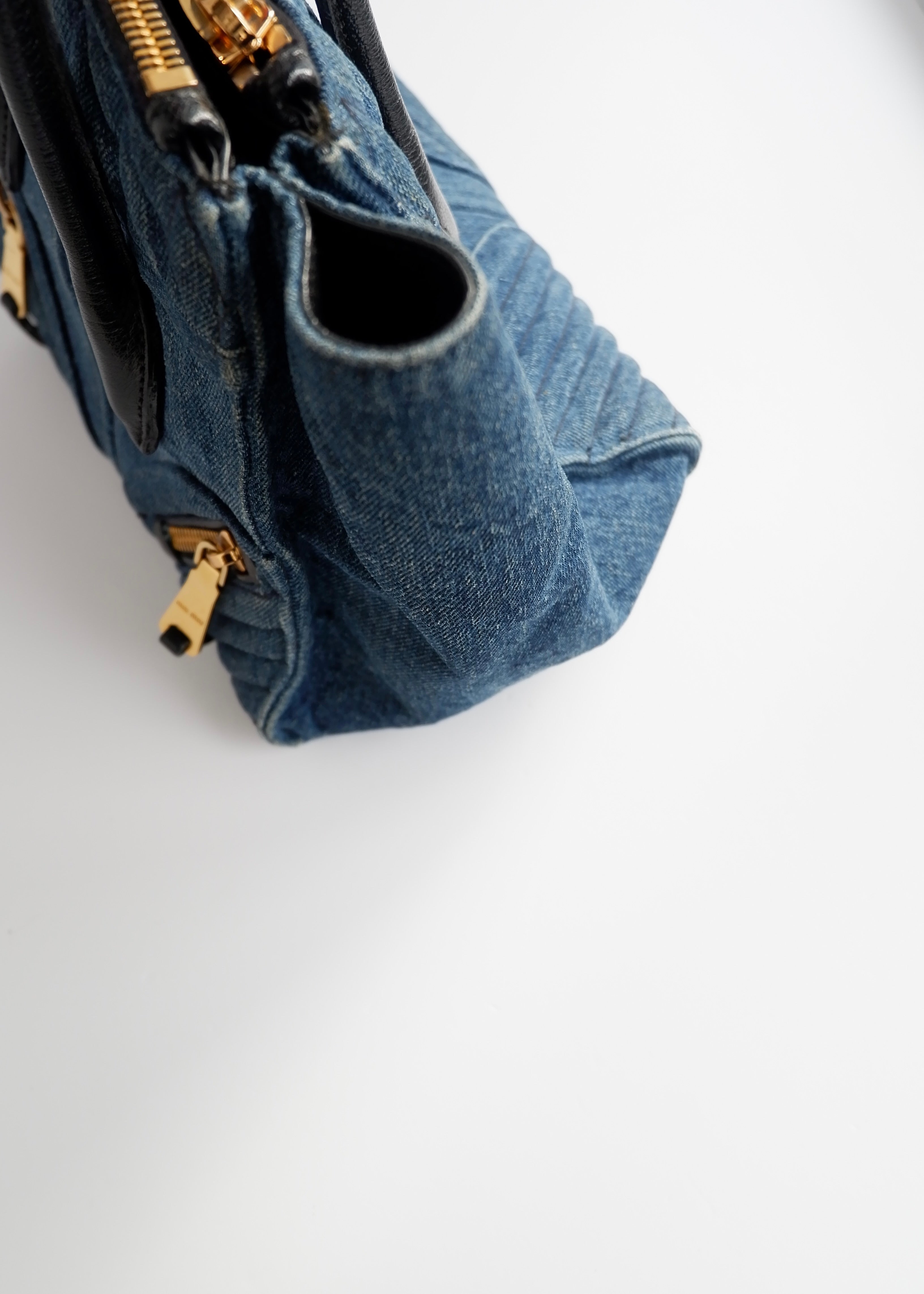 Sac Miu Miu authentique d'occasion en jean à poignée et à deux voies