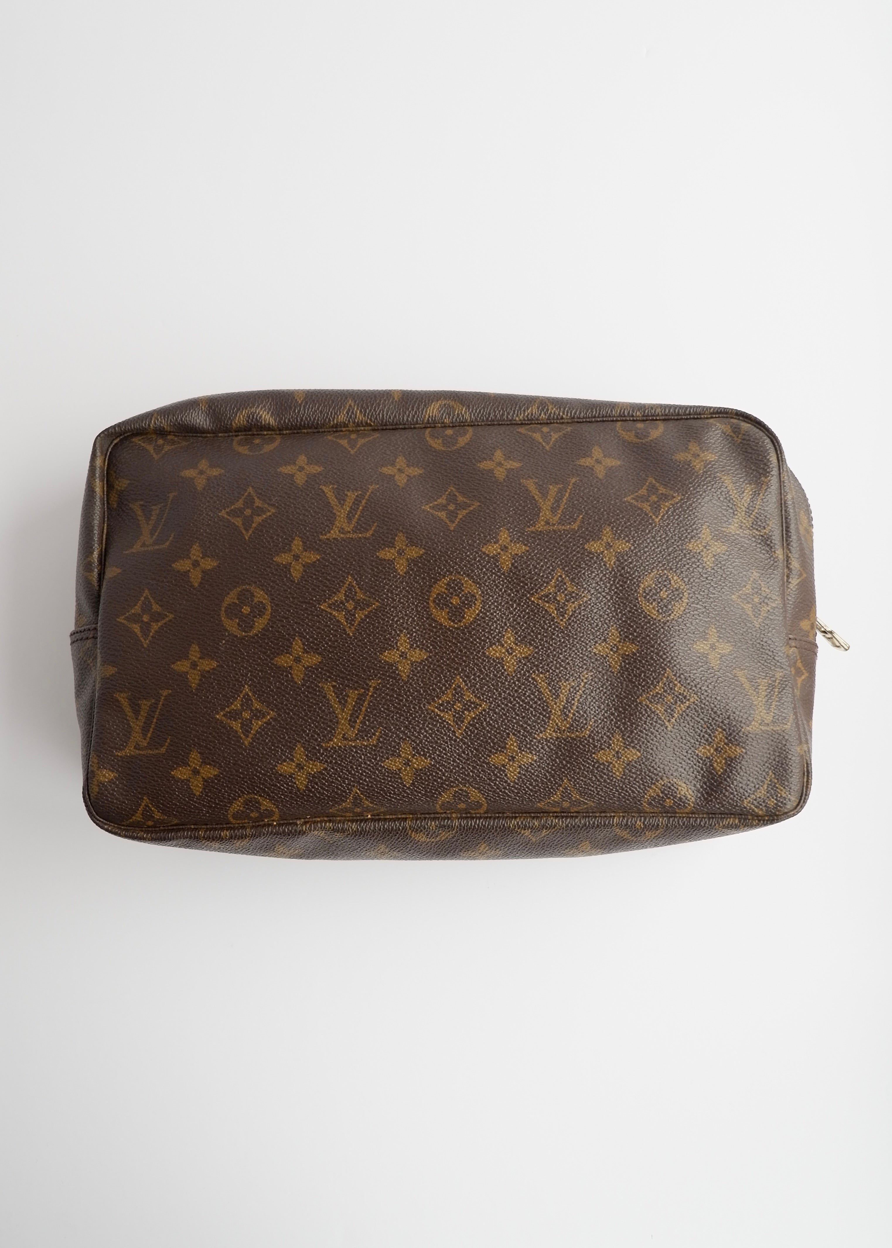 Trousse de Toilette Louis Vuitton Monogram Authentique et d'Occasion