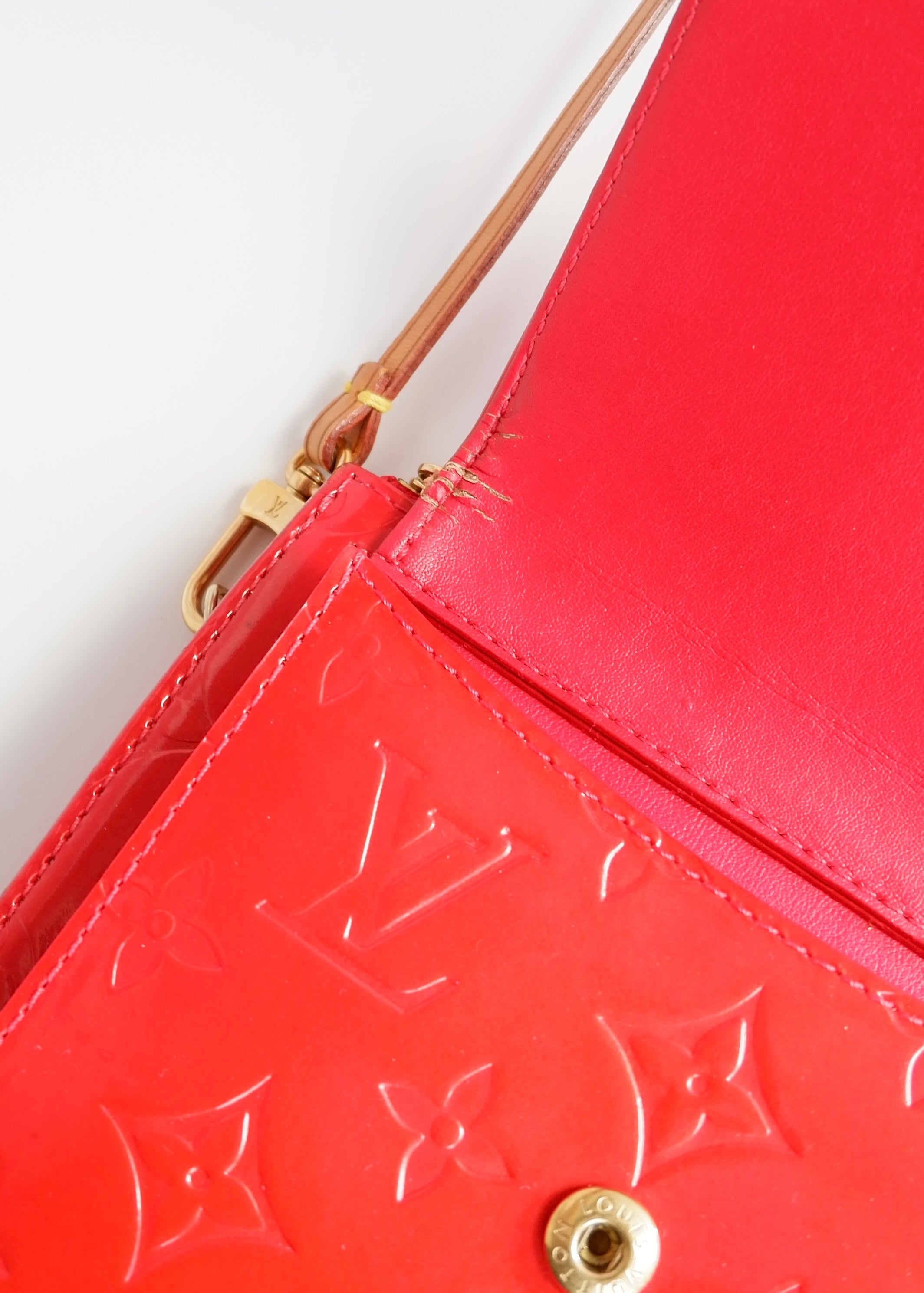 Sac bandoulière Louis Vuitton Monogram Mott Vernis Rouge Authentique d'occasion