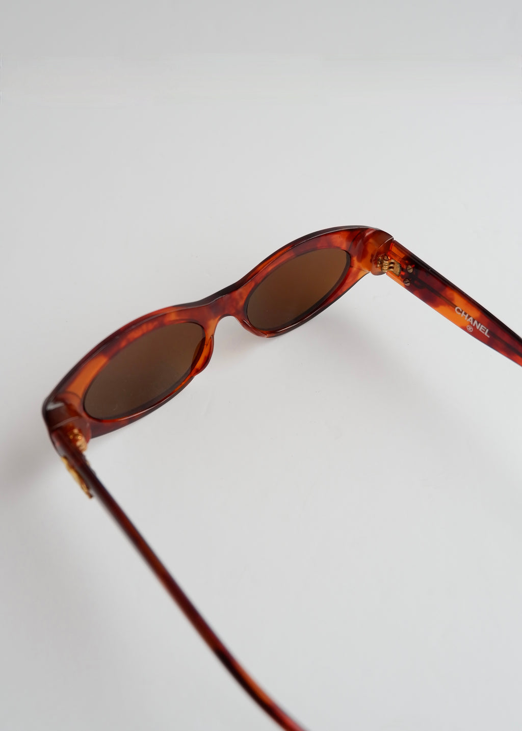 Authentiques lunettes de soleil Chanel d'occasion marron écaille de tortue