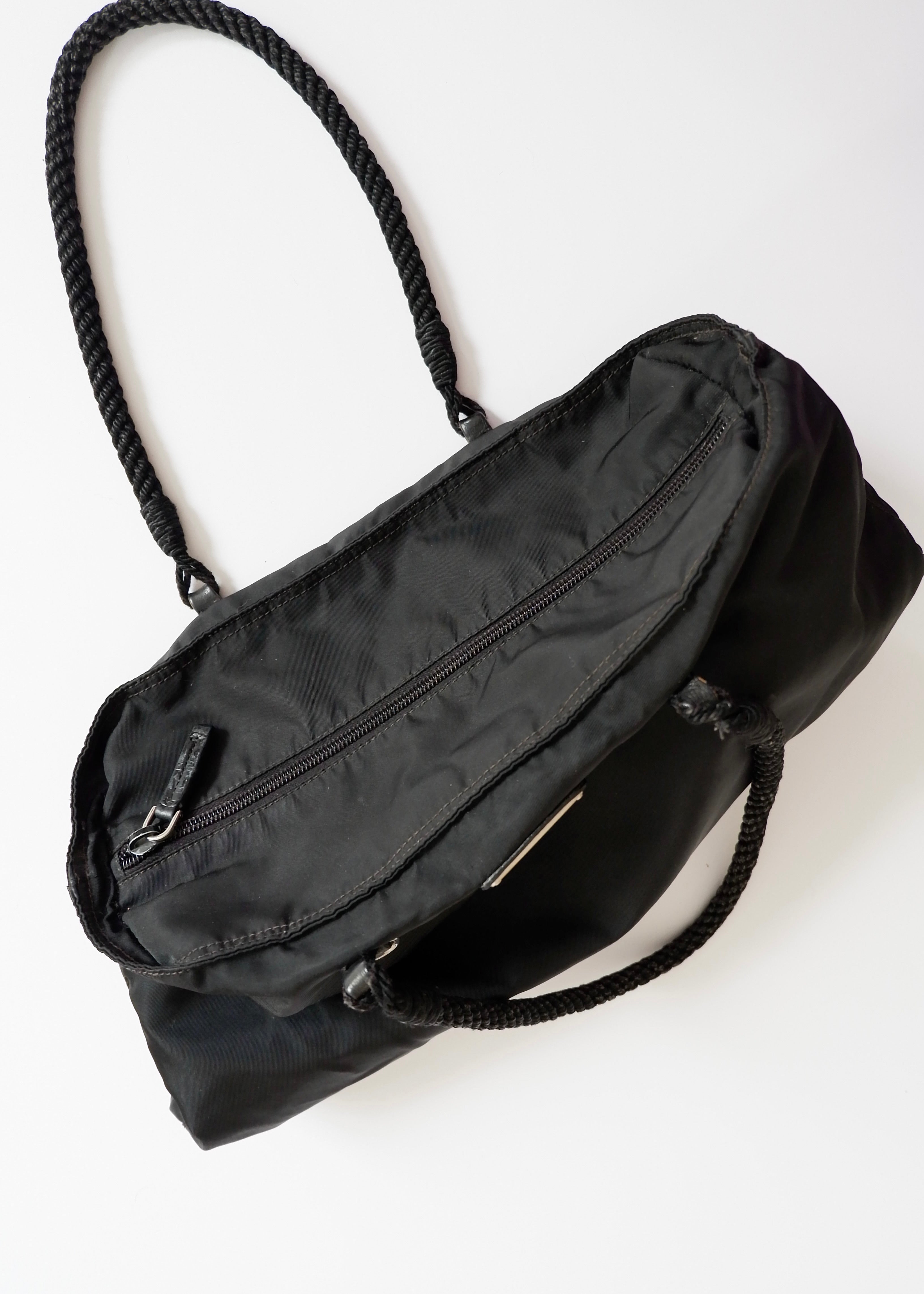 Authentique fourre-tout en nylon noir Prada d'occasion