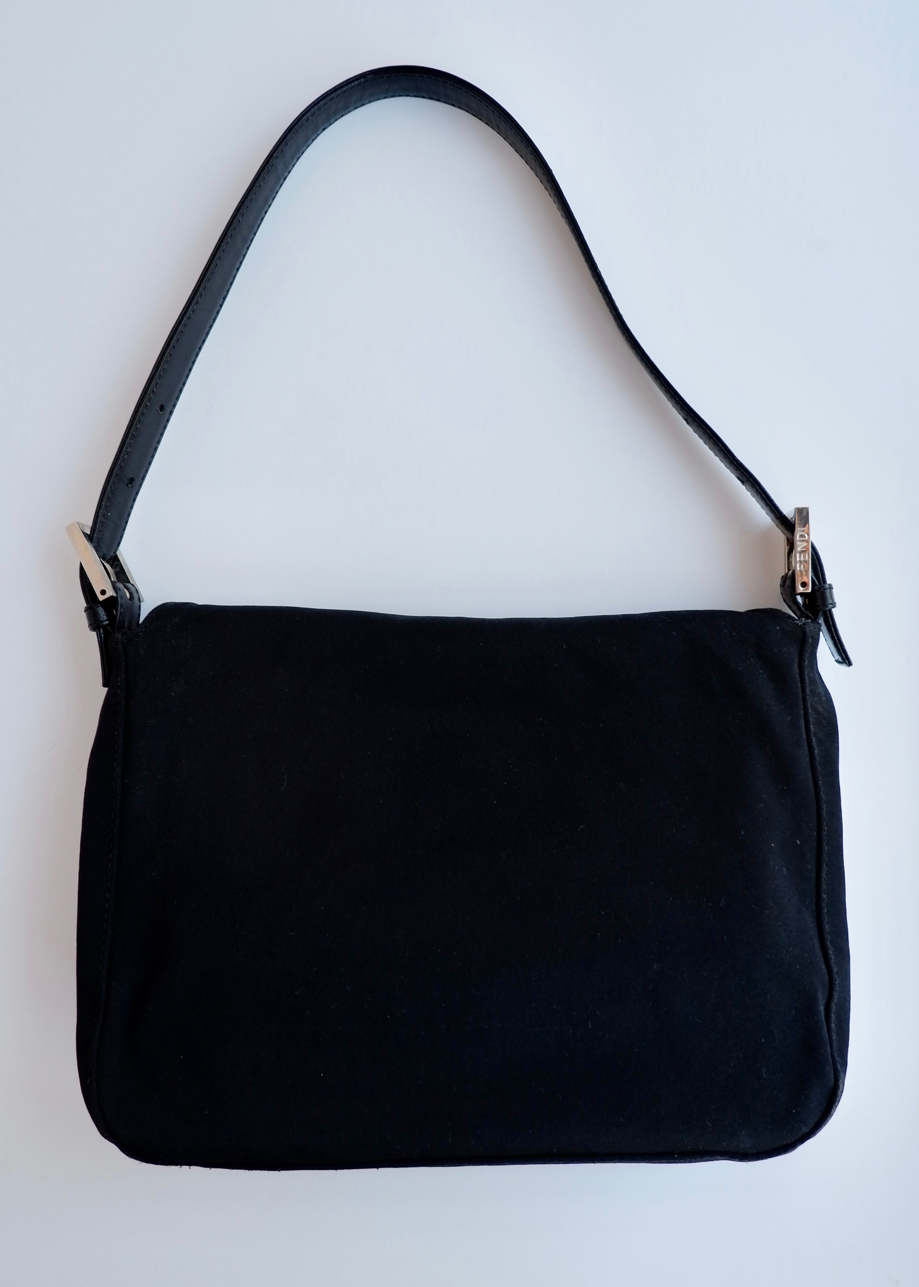 Sac porté épaule baguette Fendi authentique d'occasion en tissu noir