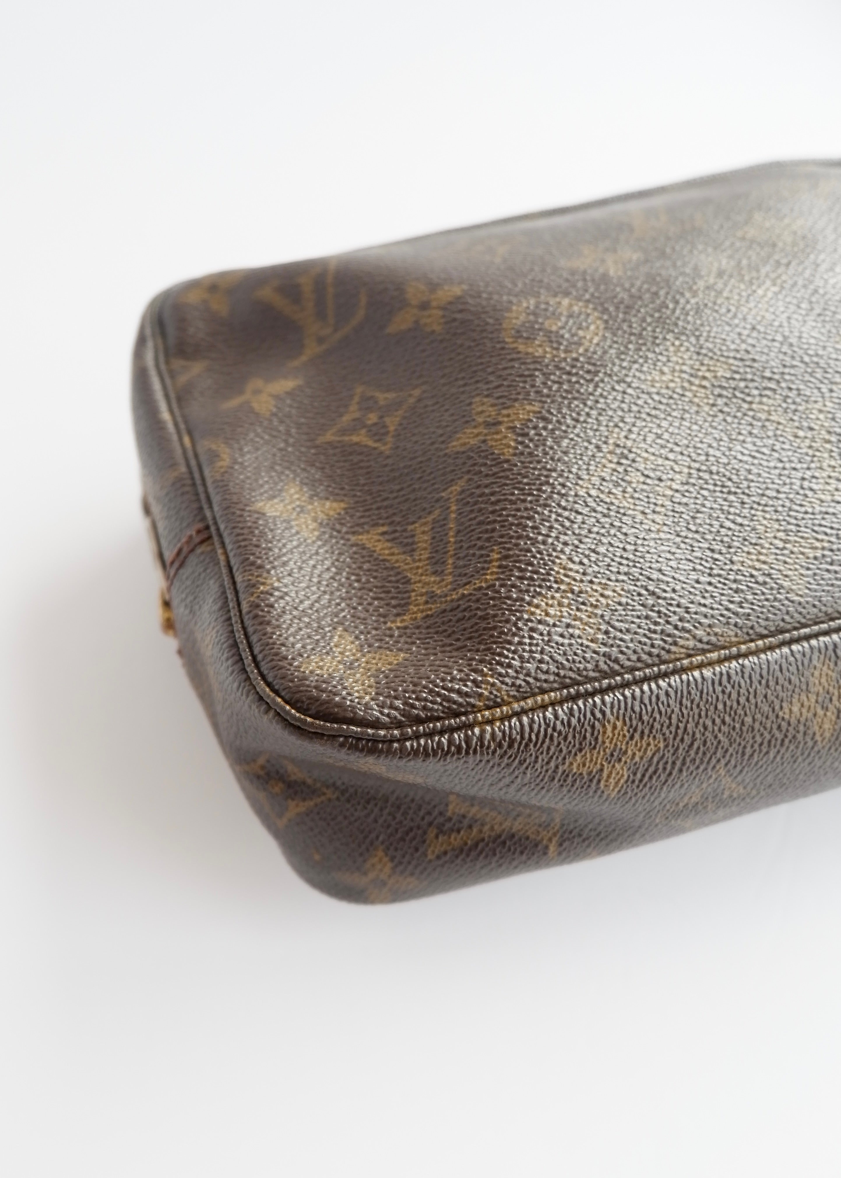 Authentique sac de toilette Louis Vuitton Monogram petite taille, d'occasion, vintage