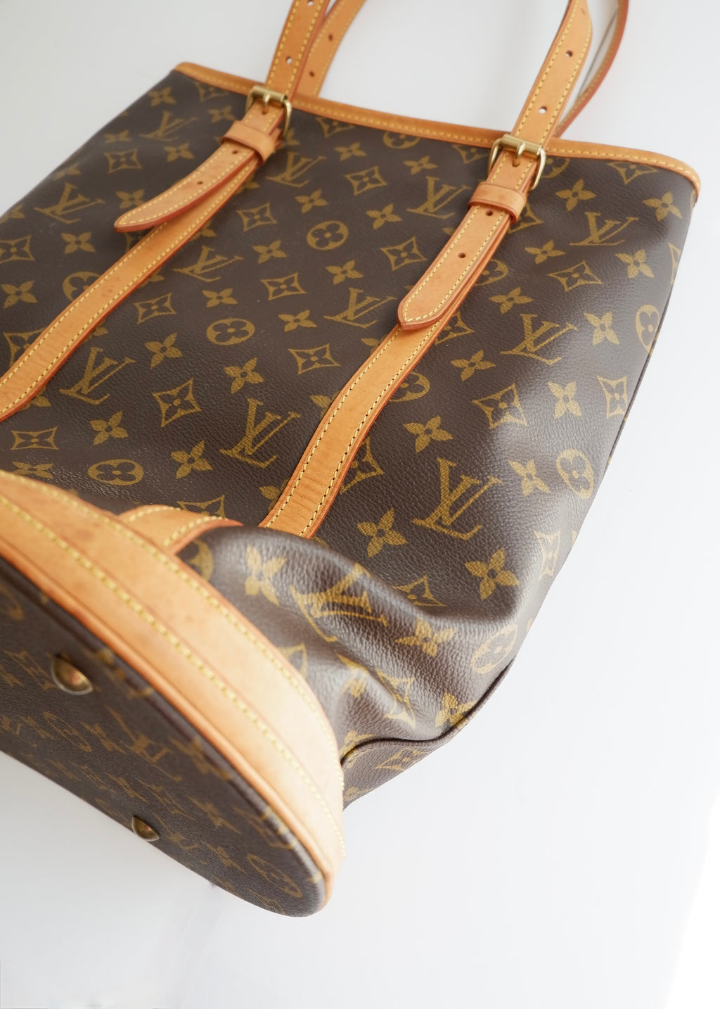 Preowned Louis Vuitton Monogram Bucket Bag GM W. Pouch