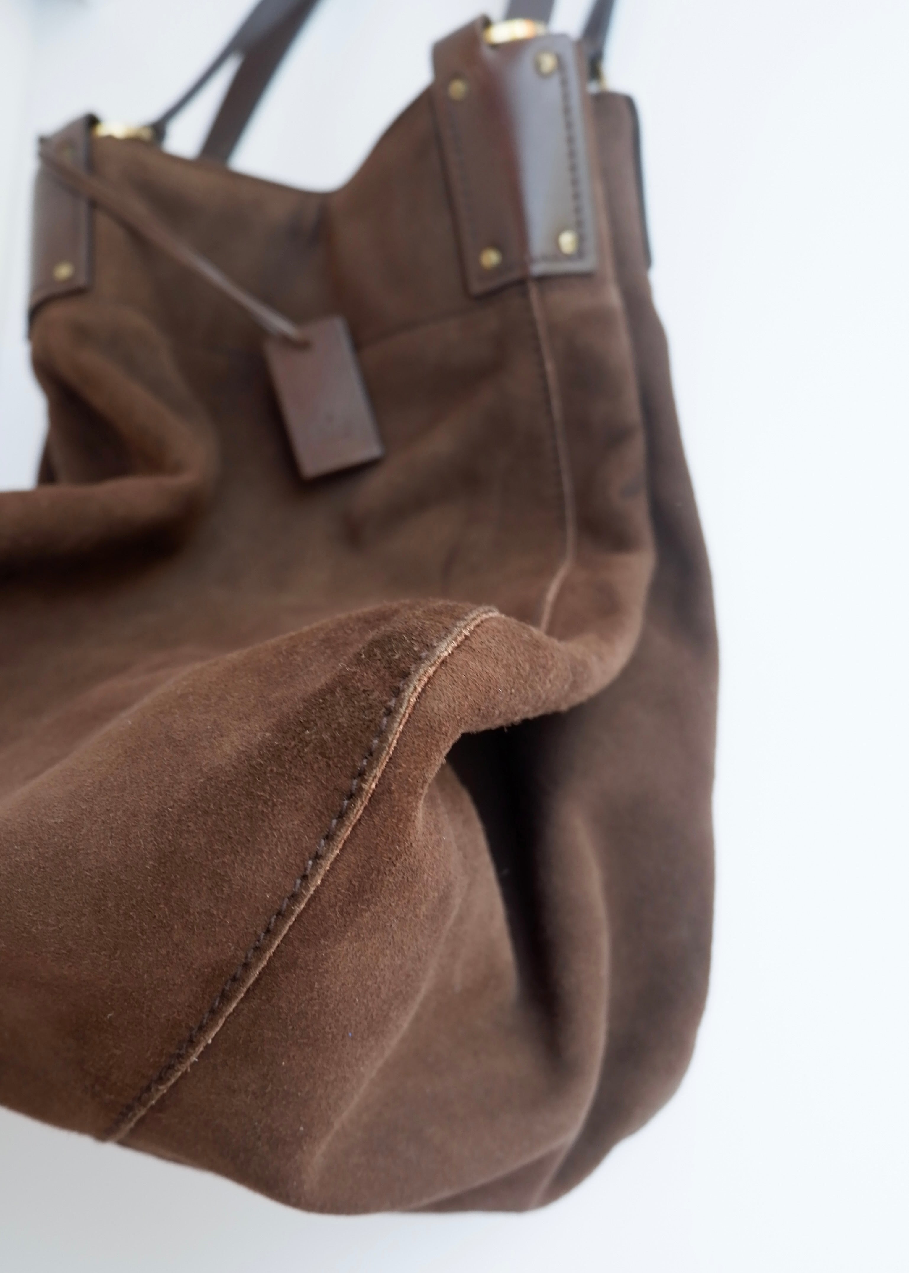 Sac à bandoulière hobo Gucci en daim marron authentique d'occasion