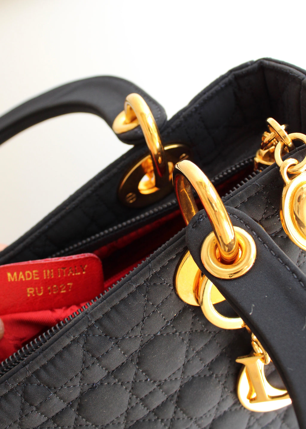 Sac à main Christian Dior Lady Dior Medium en toile bleu marine, d'occasion authentique, avec accastillage doré