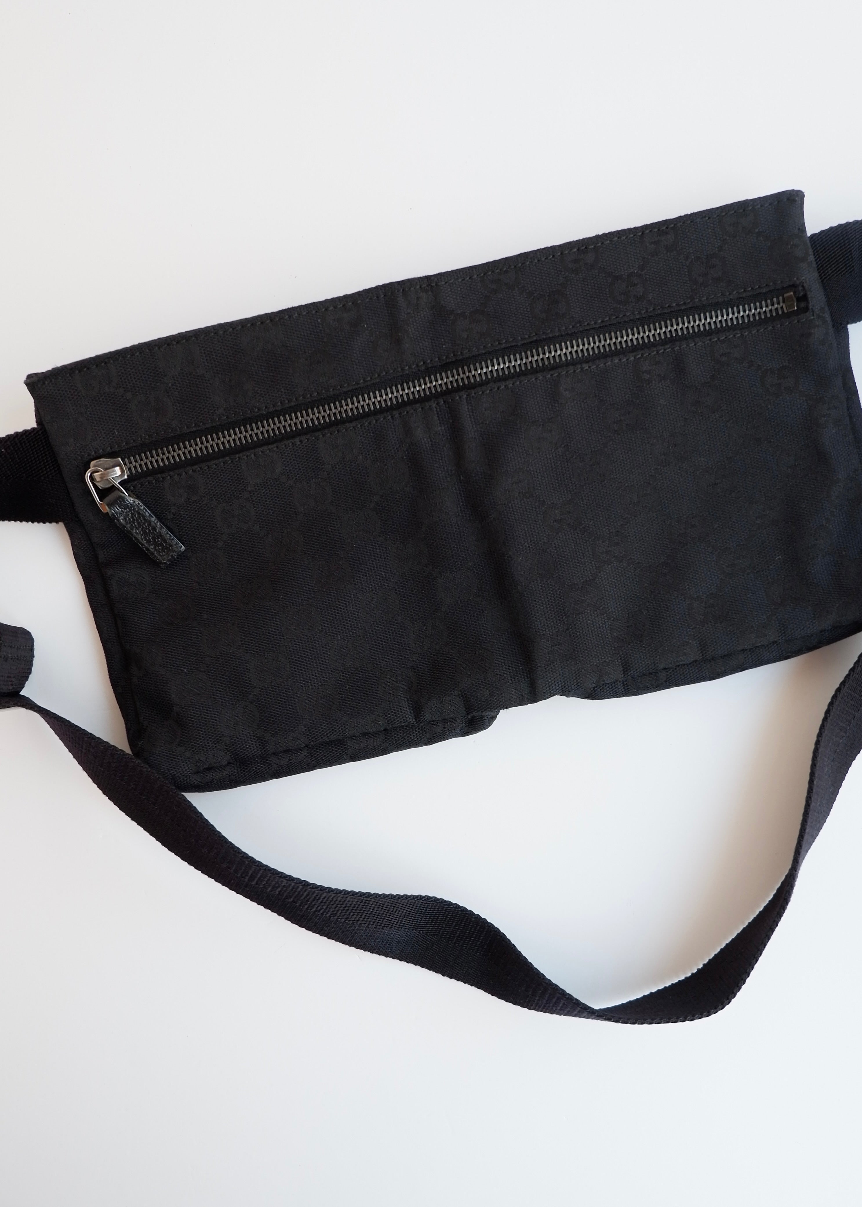 Authentique Sac Banane Gucci en Toile GG Noire Pré-aimé