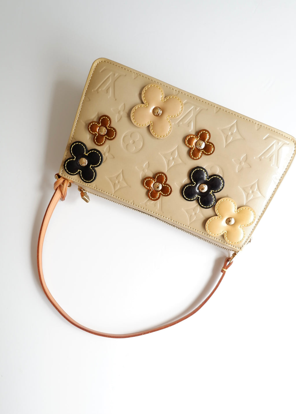 Authentique Pochette Louis Vuitton Lexington en Cuir Verni Beige Floral d'occasion