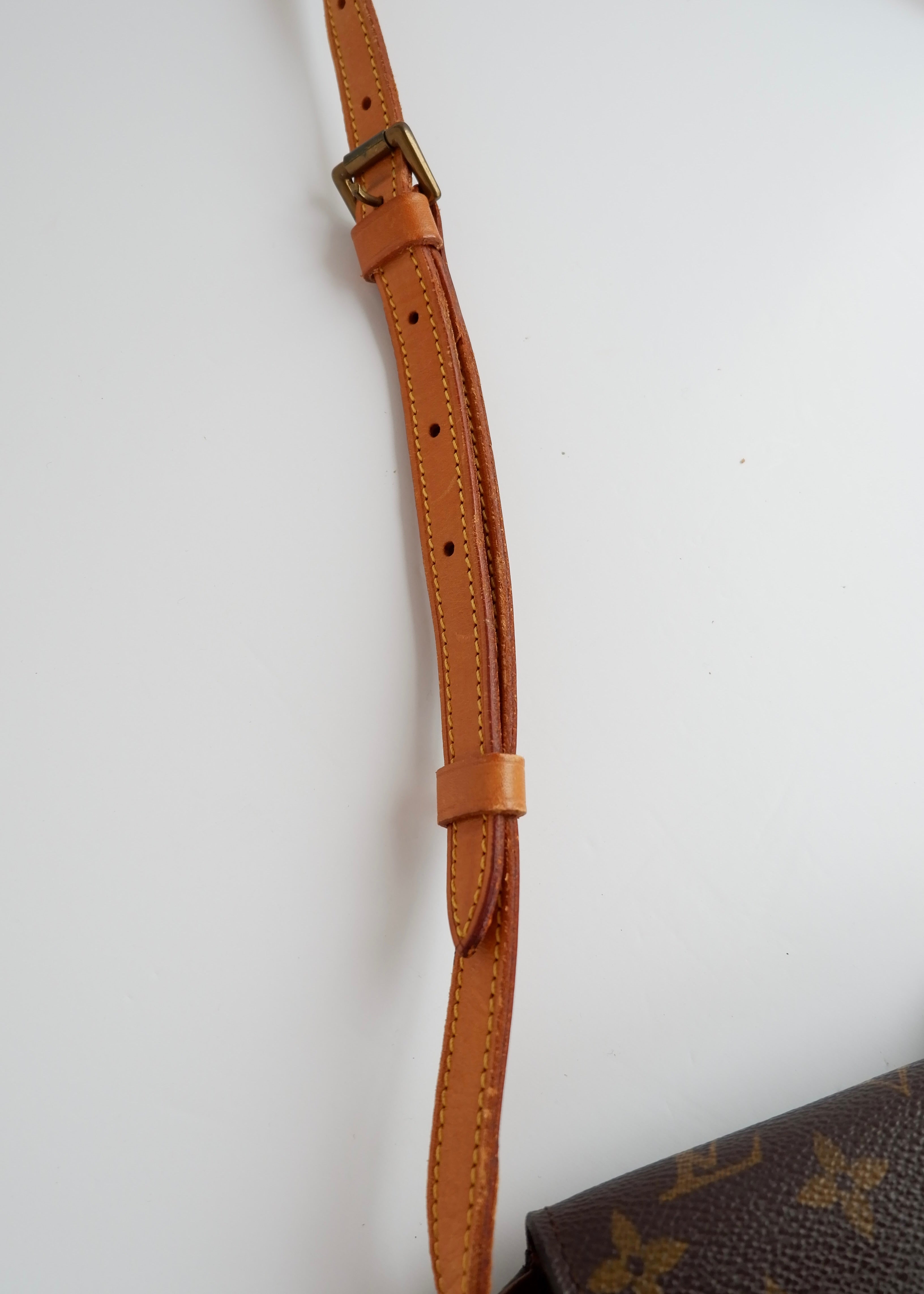 Authentique sac bandoulière Louis Vuitton Monogram Chanty d'occasion