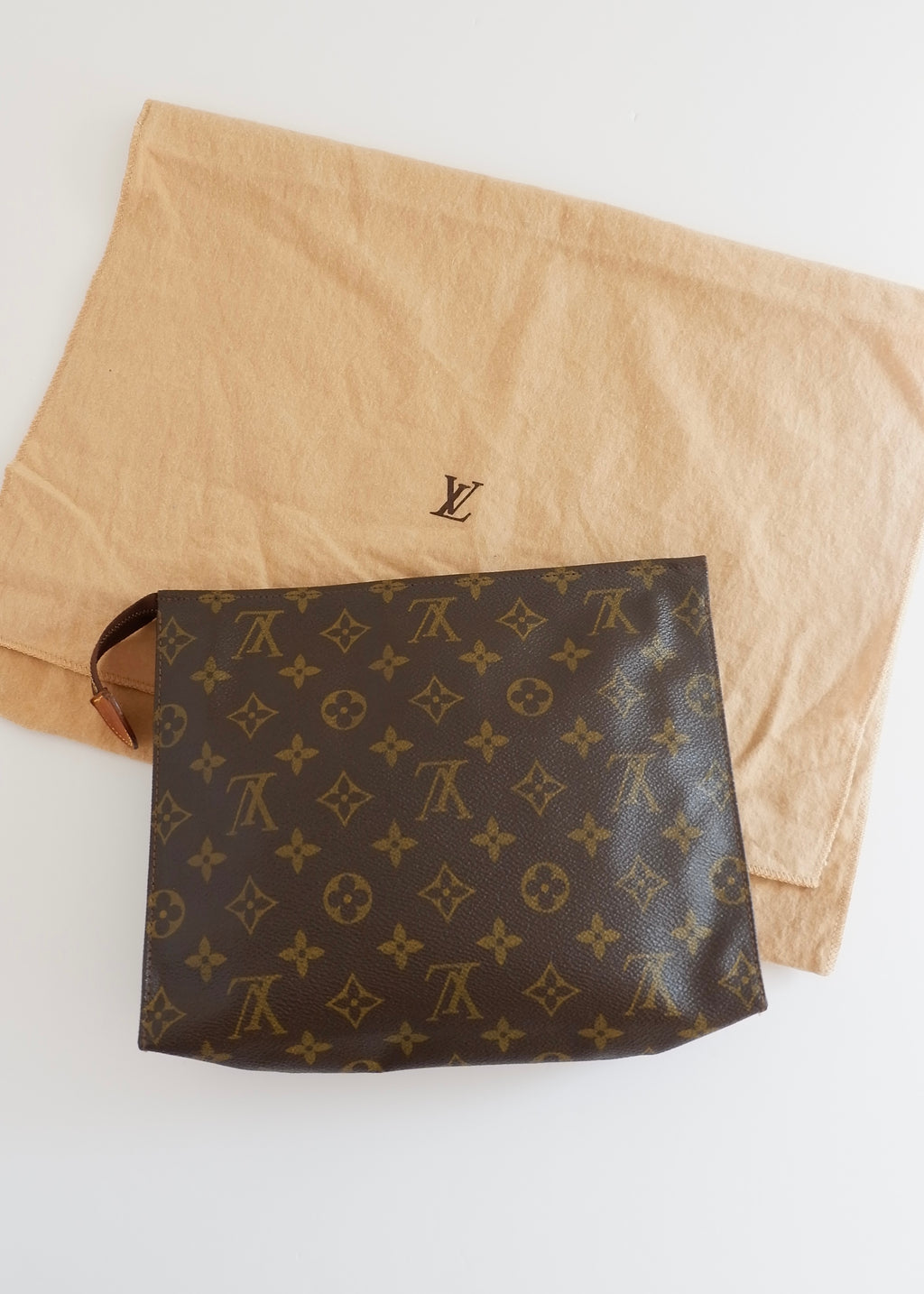 Authentic Preowned Vintage Louis Vuitton Mongram Toiletry 26