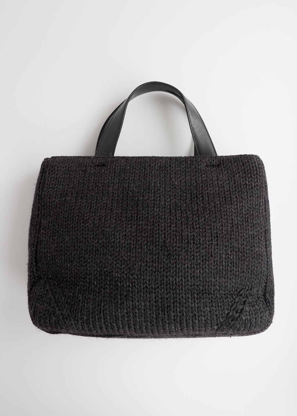 Authentique sac à main Prada en tricot et cuir noir d'occasion