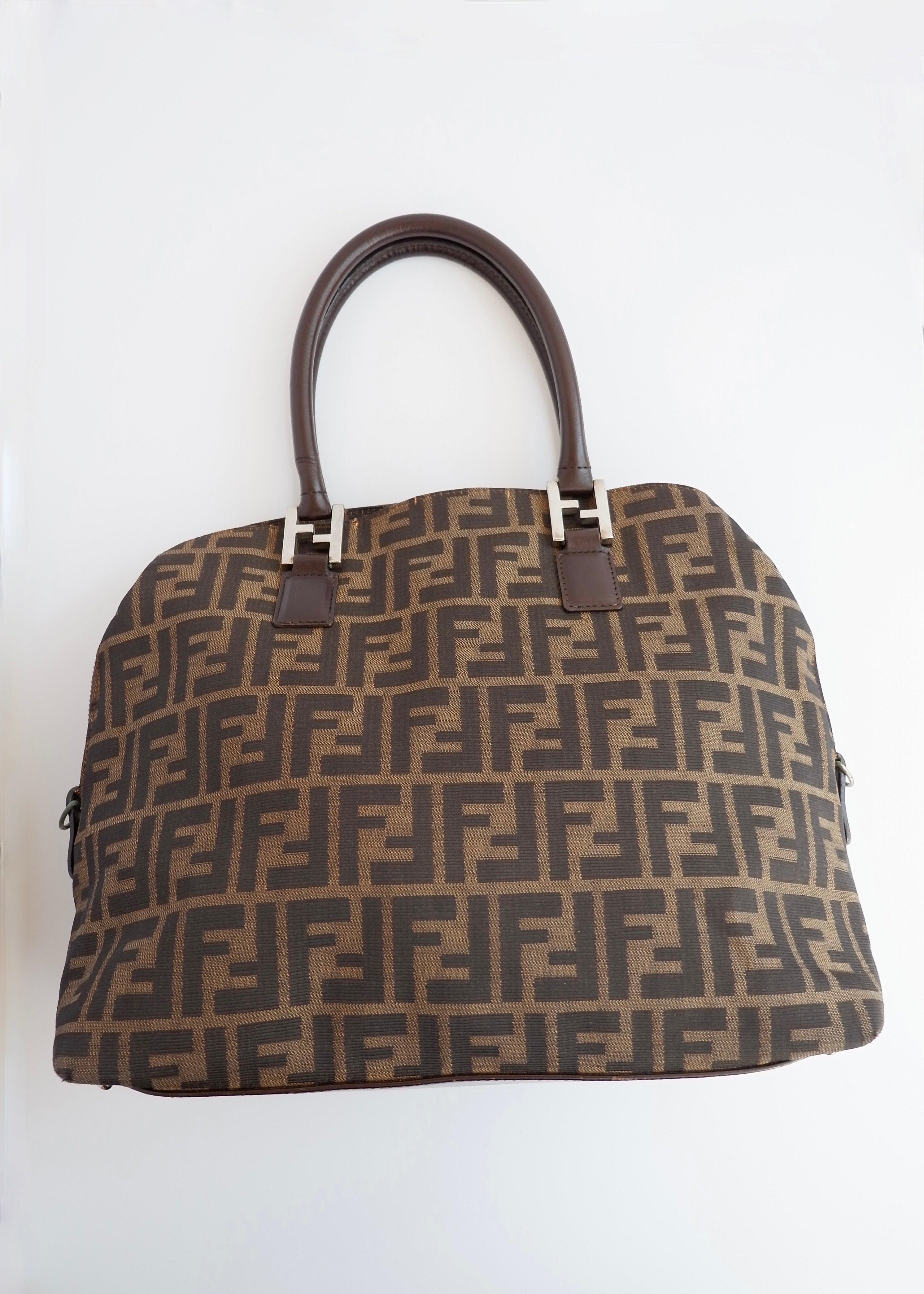 Authentique Sac porté épaule/main Fendi vintage d'occasion en toile marron Zucca Bowler