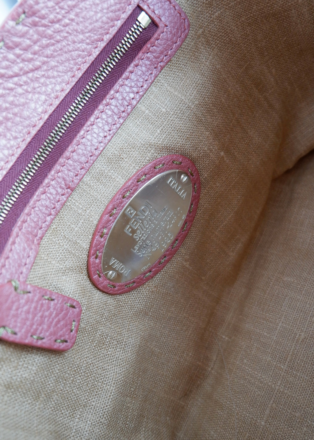 Sac à main Fendi Selleria en cuir rose authentique d'occasion, petite taille