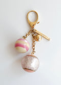 Authentique bijou de sac Louis Vuitton Mini Lin rose/doré d'occasion