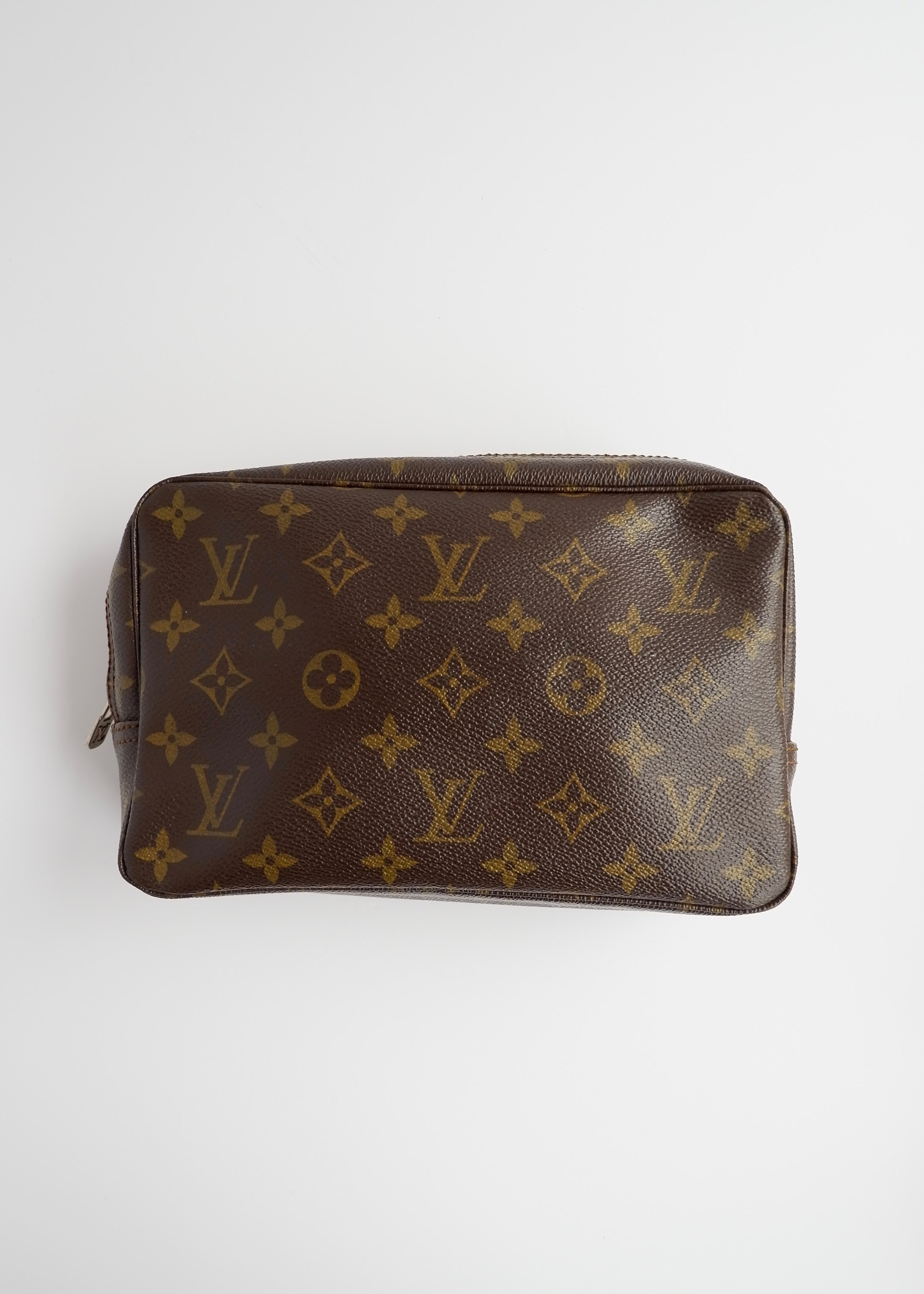 Trousse de Toilette Louis Vuitton Monogram Authentique d'Occasion Vintage