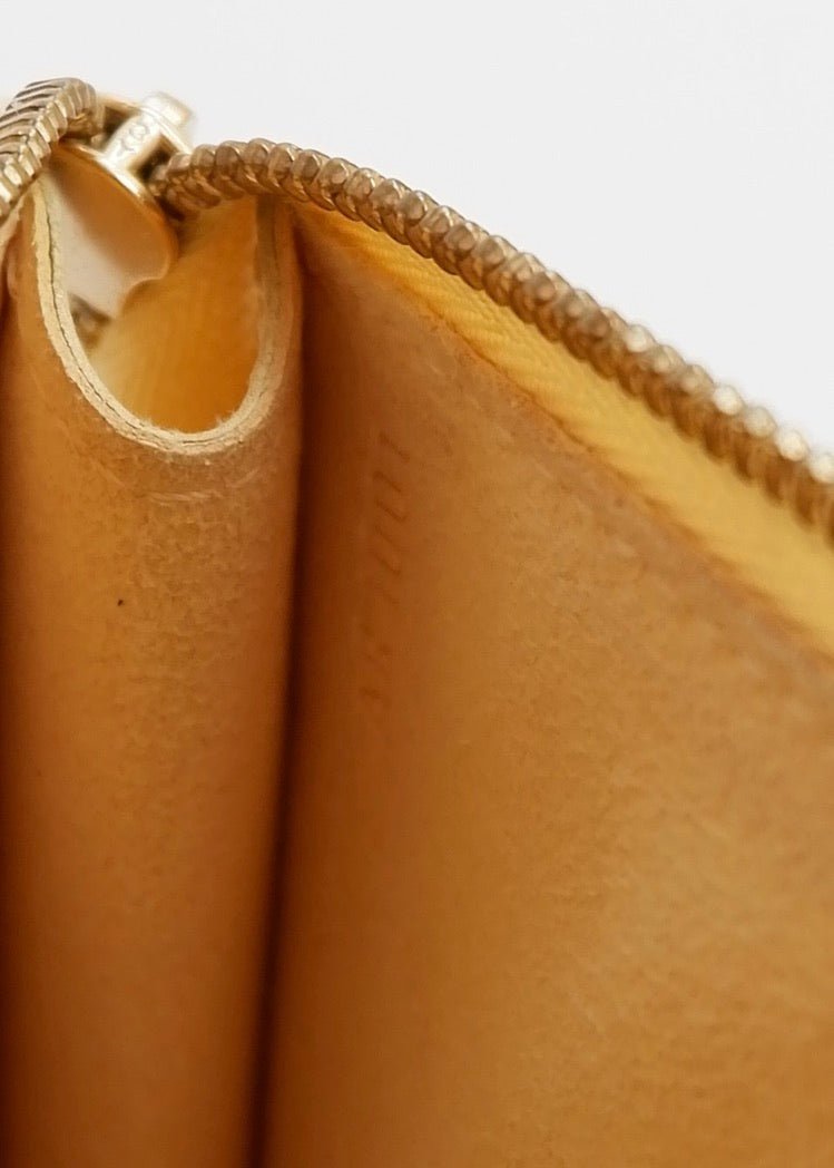 Sac porté épaule Louis Vuitton Pochette en cuir Épi beige authentique d'occasion