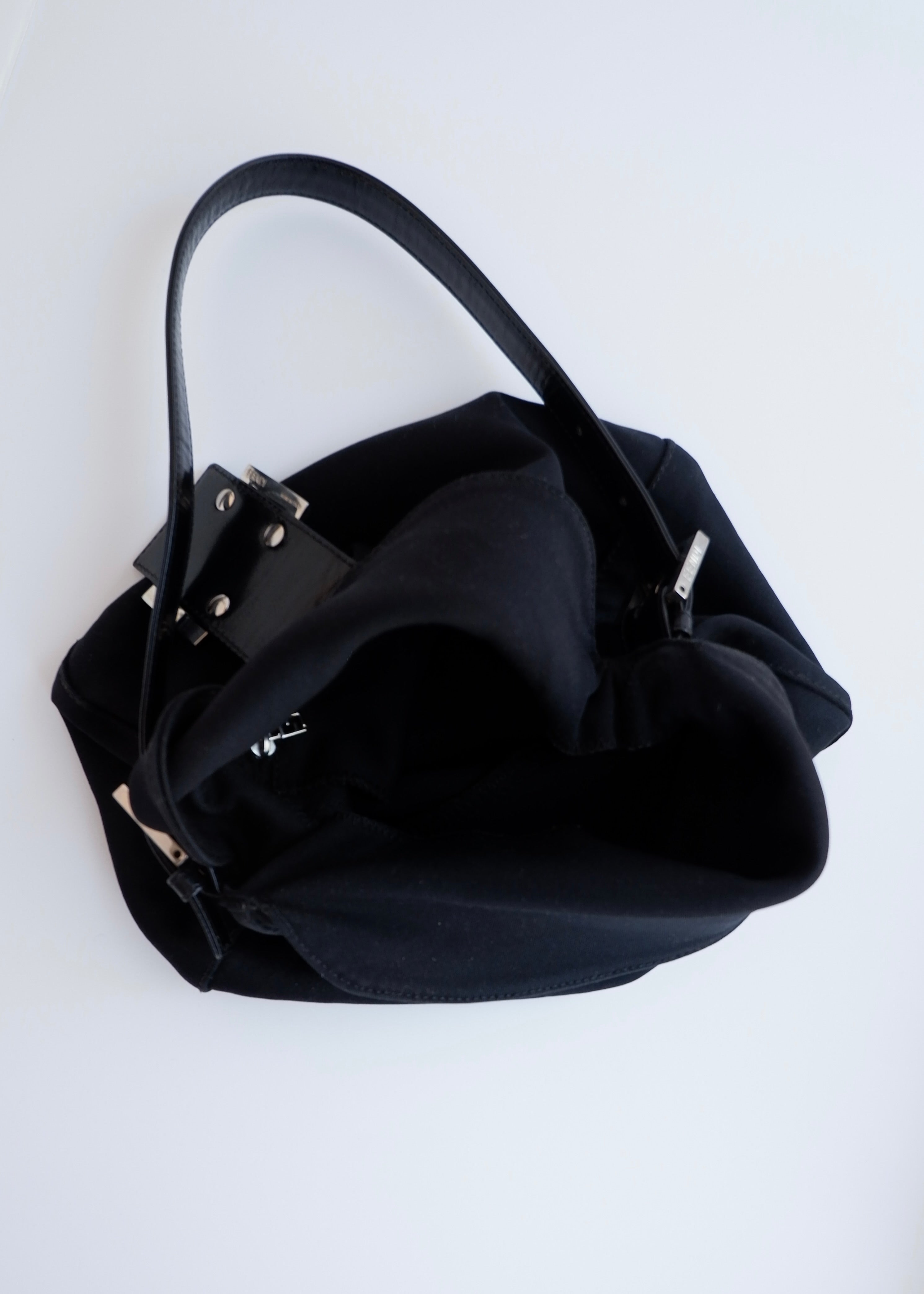 Sac porté épaule baguette Fendi authentique d'occasion en tissu noir