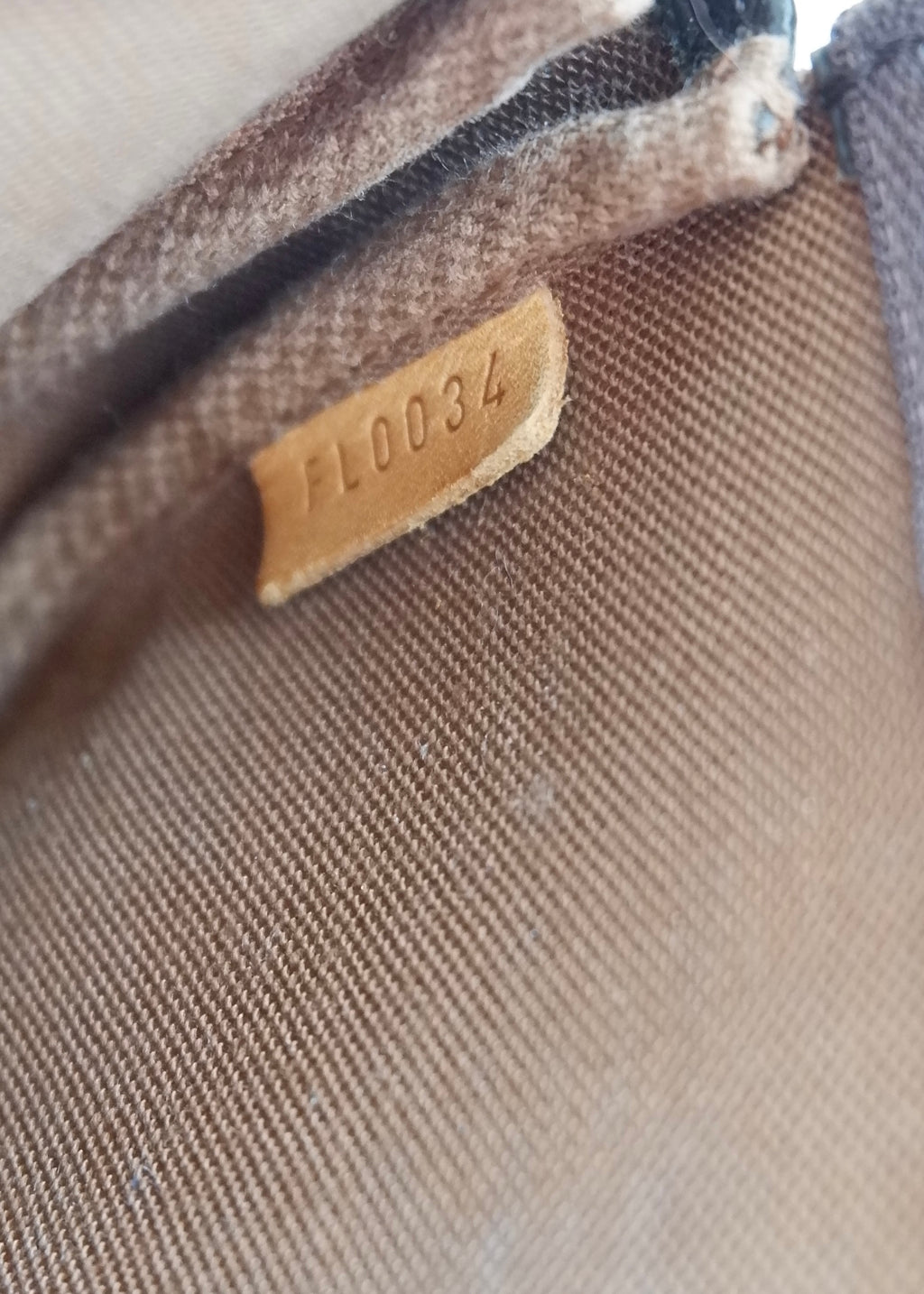 Preowned Louis Vuitton Monogram Bucket Bag GM W. Pouch