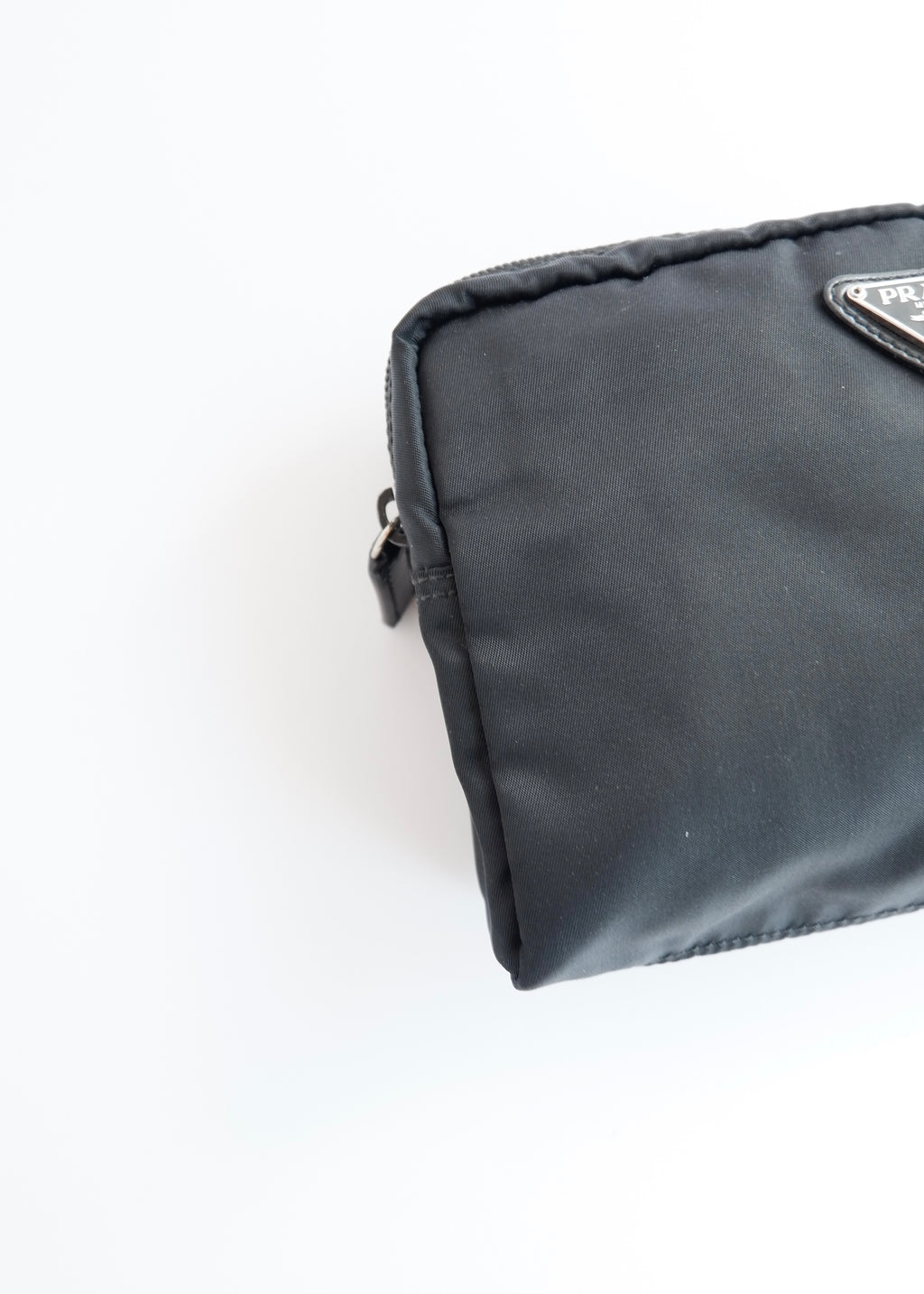 Pochette Prada authentique d'occasion en nylon noir