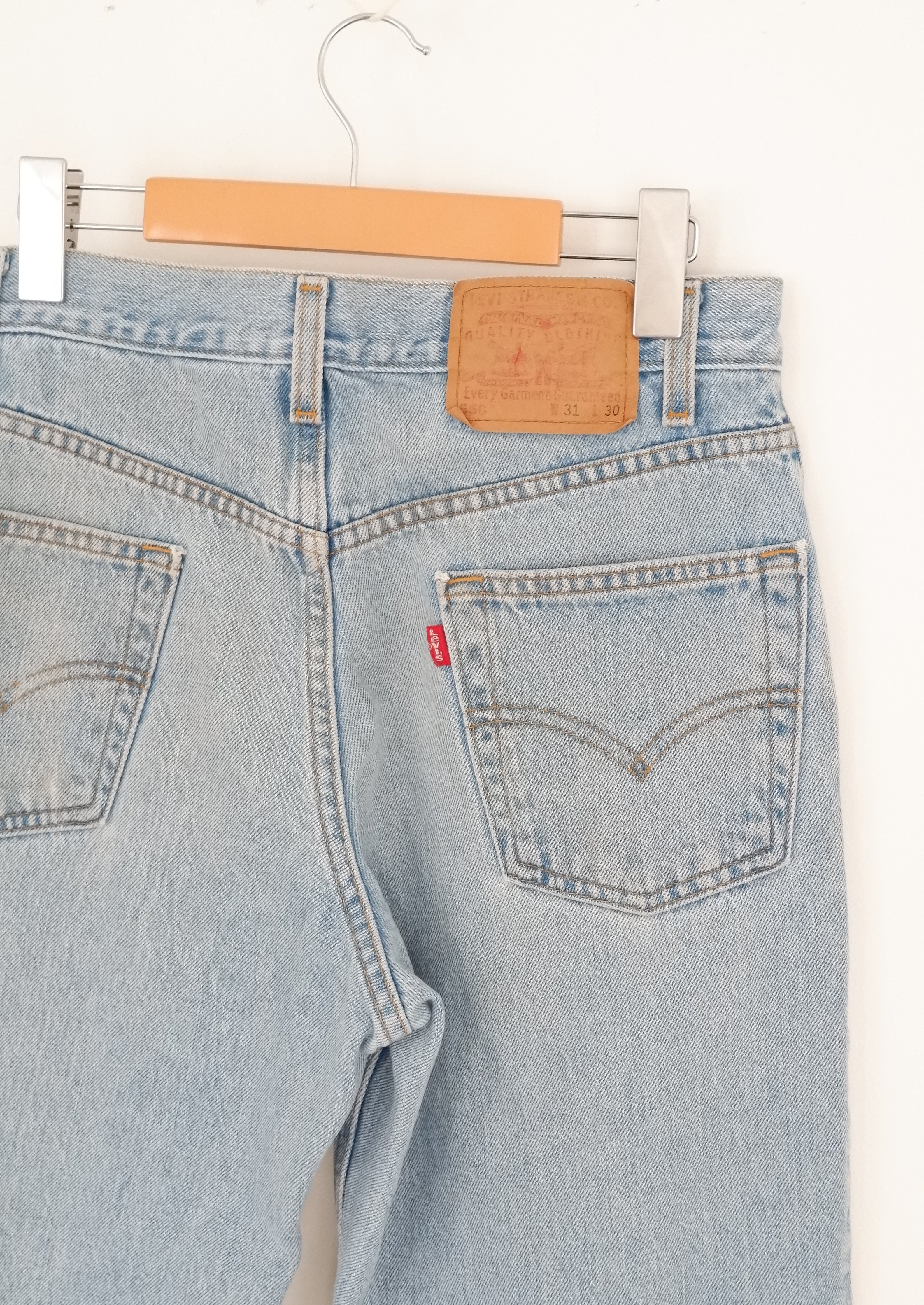 Levis Vintage 550 Light Wash Jeans - 29