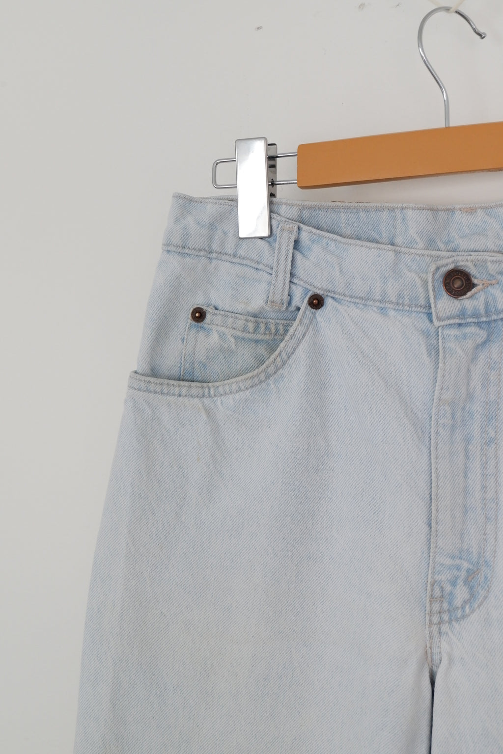 Levis Vintage 550 Light Wash Jeans - 28