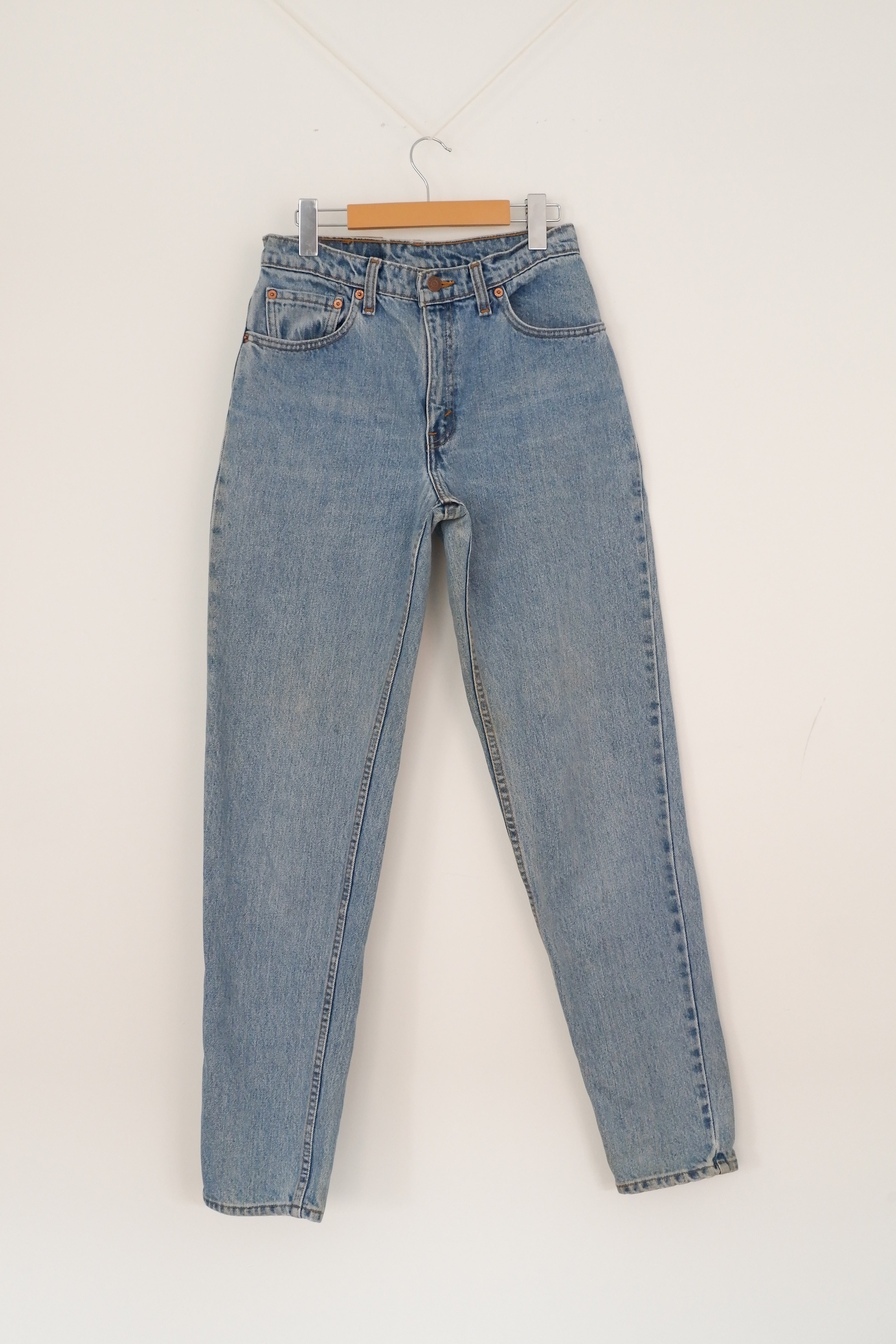 Levis Vintage 550 Medium Wash Jeans - 28