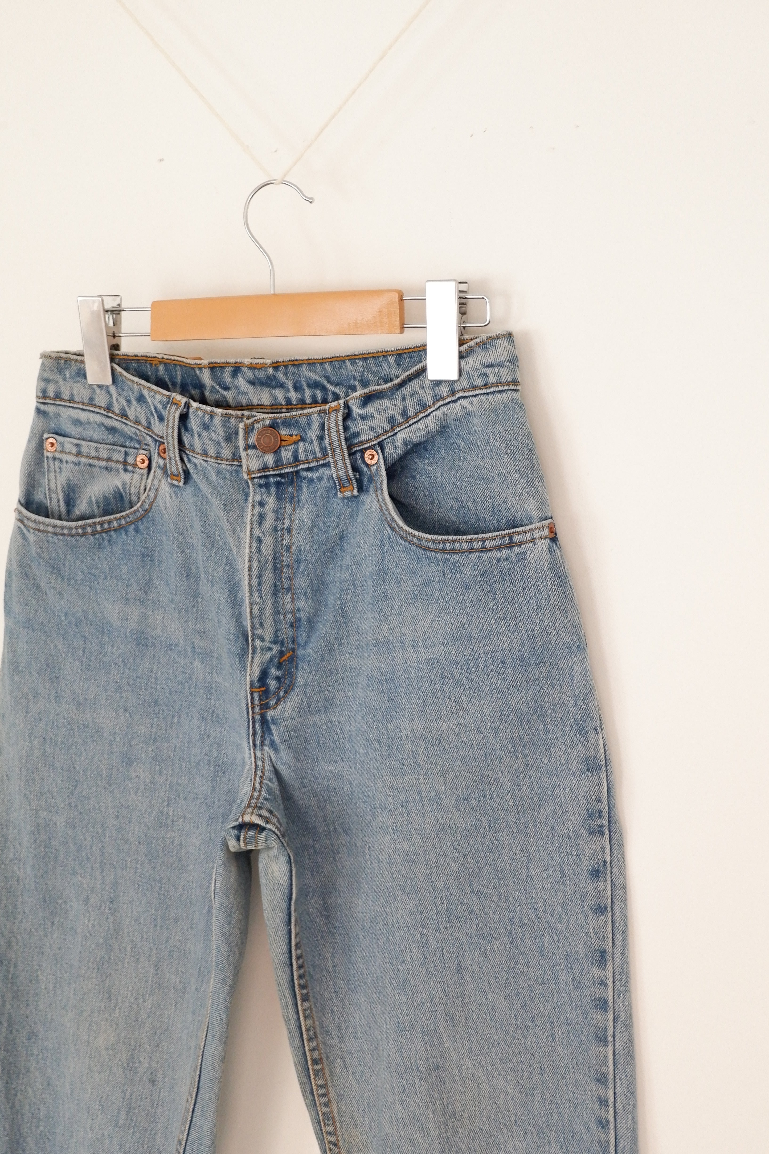 Levis Vintage 550 Medium Wash Jeans - 28