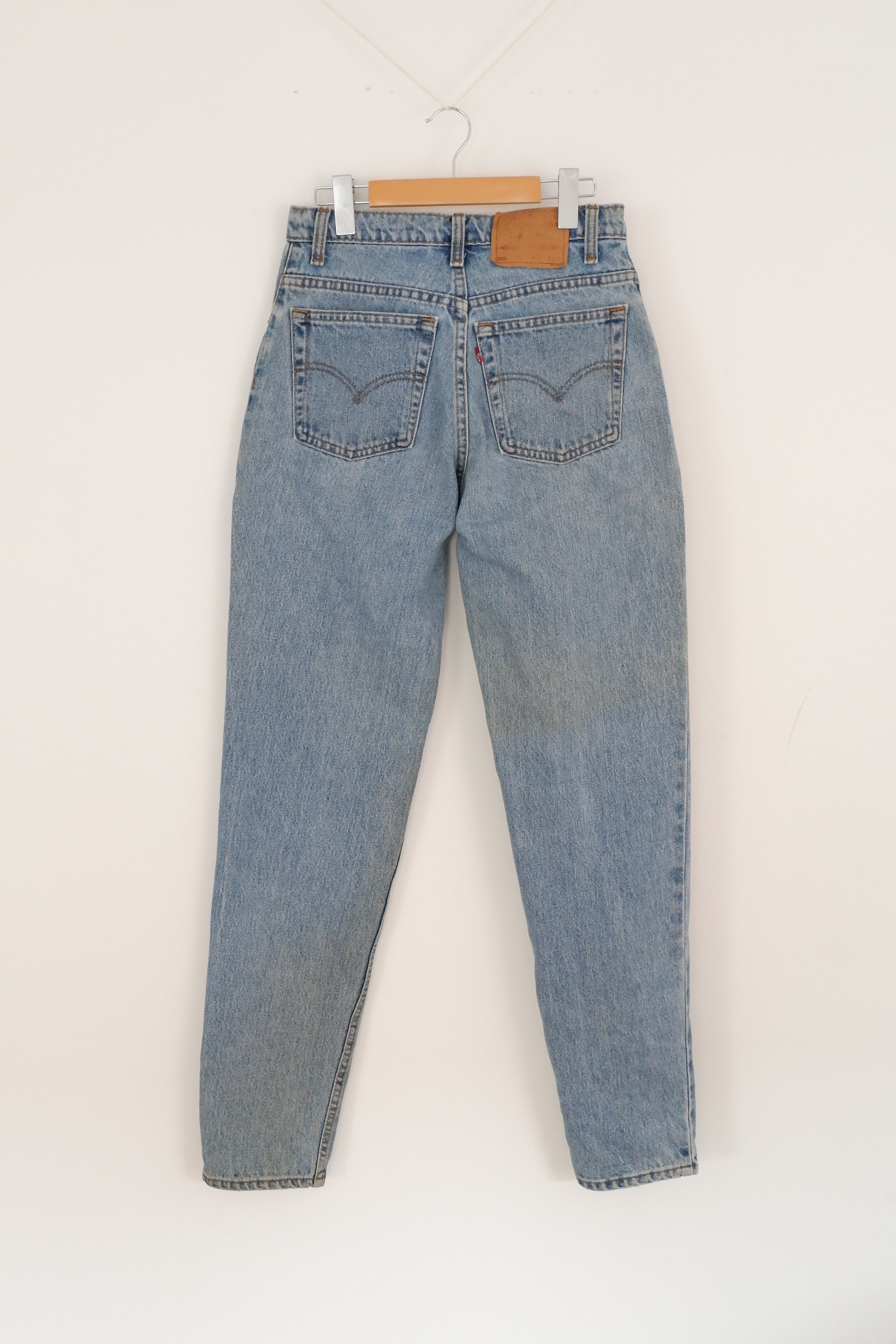 Levis Vintage 550 Medium Wash Jeans - 28