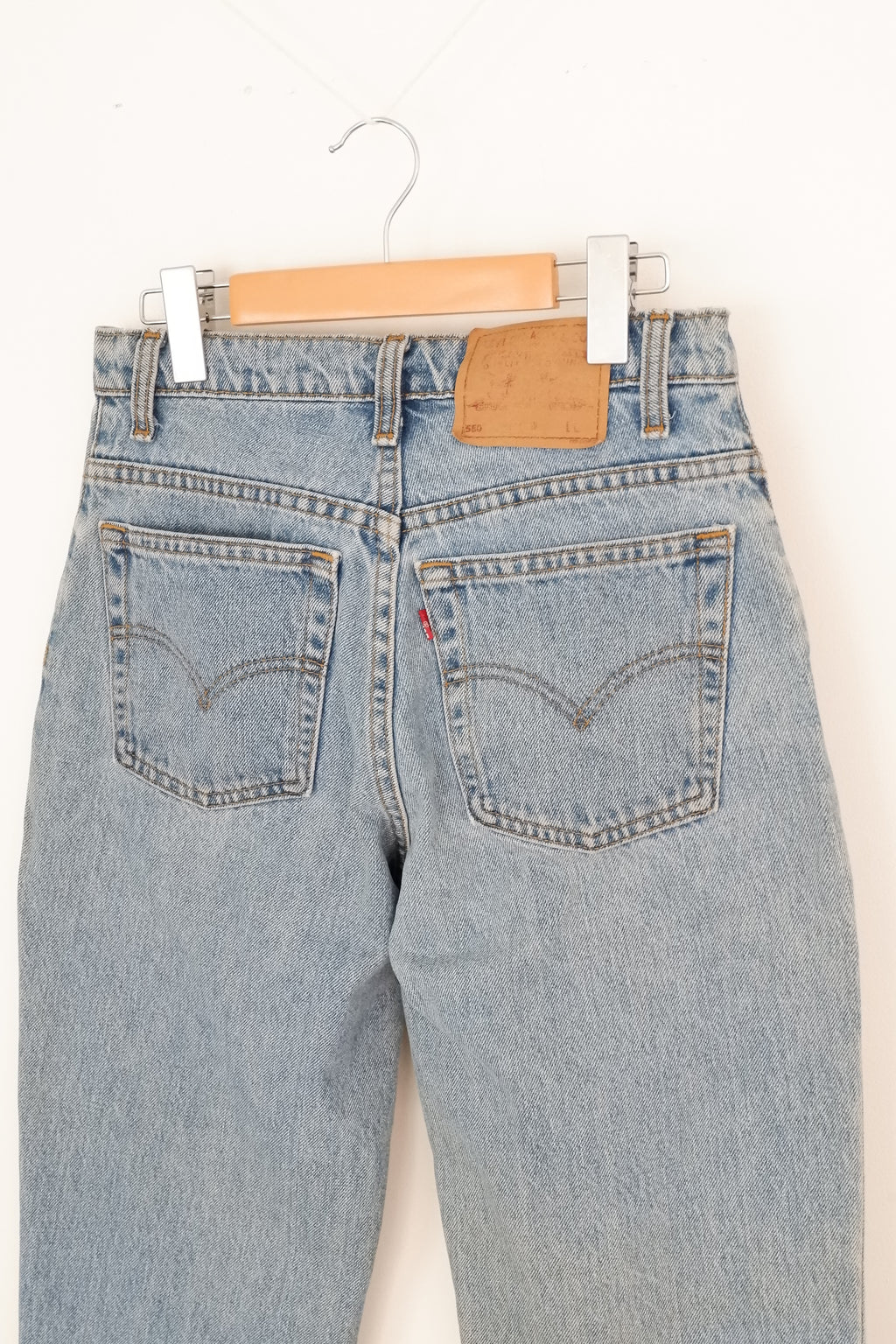 Levis Vintage 550 Medium Wash Jeans - 28