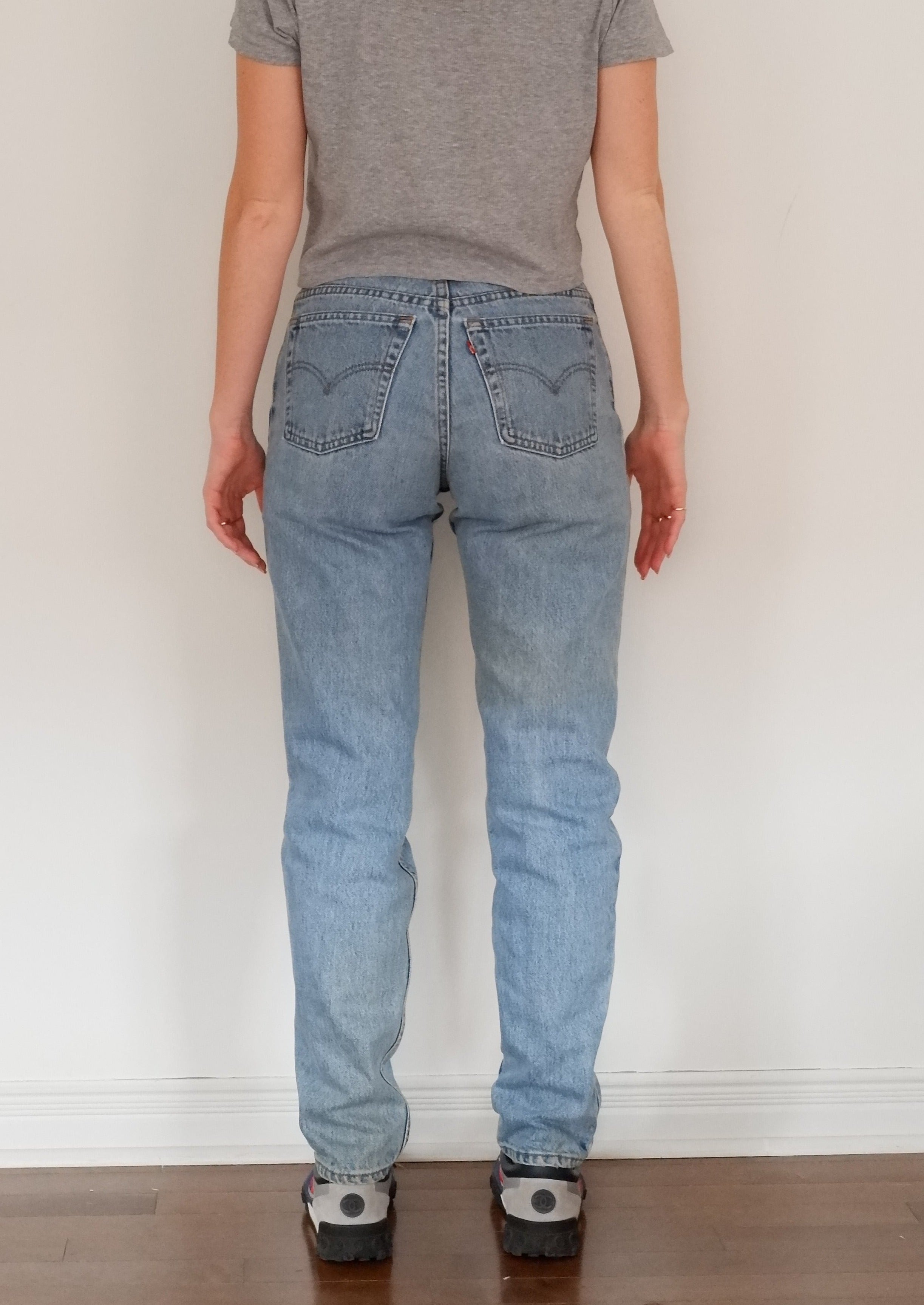 Levis Vintage 550 Medium Wash Jeans - 28