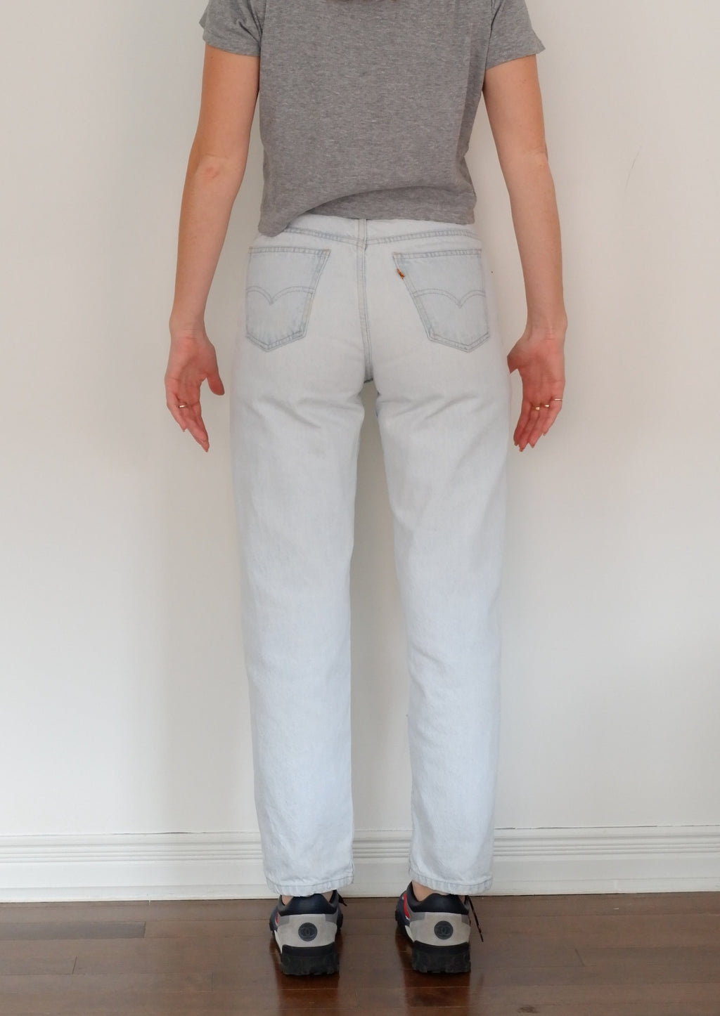 Levis Vintage 550 Light Wash Jeans - 28