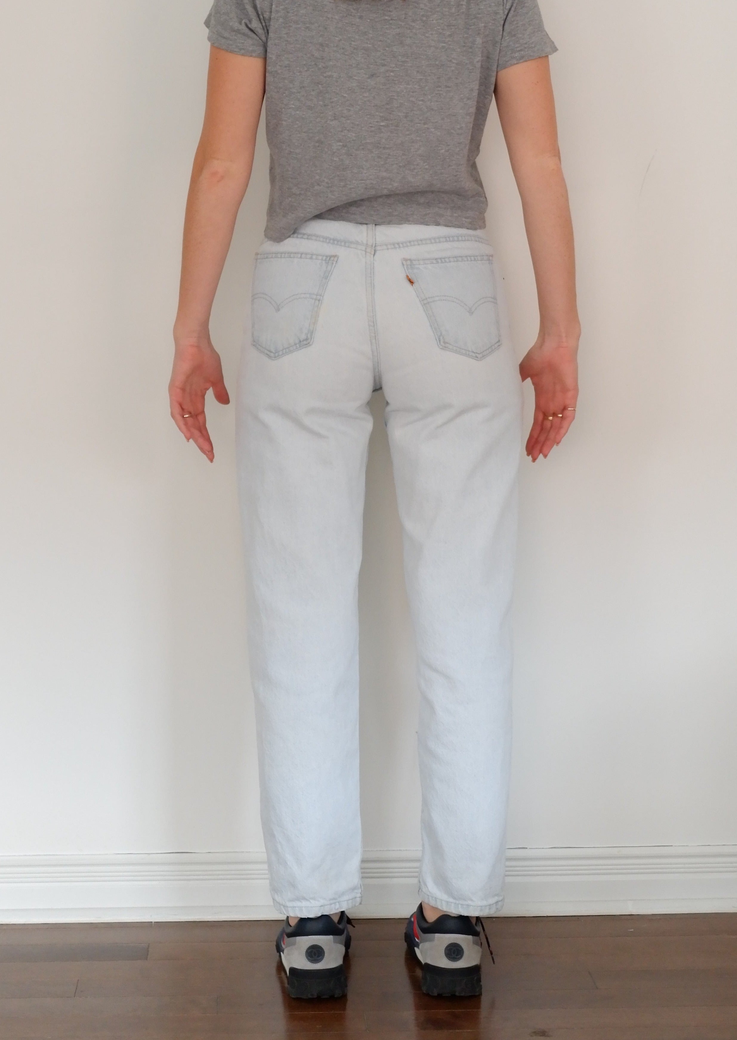 Levis Vintage 550 Light Wash Jeans - 28