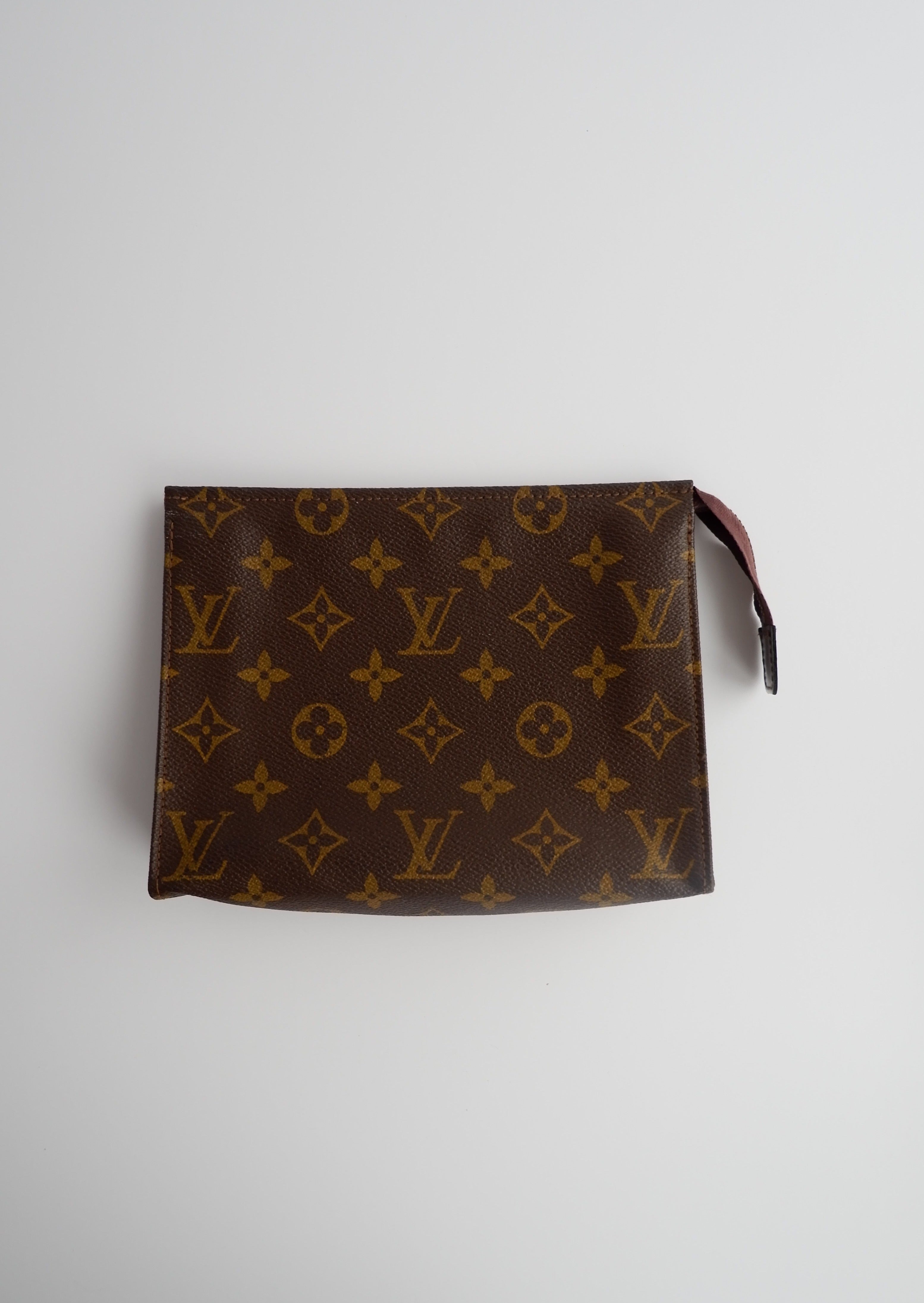Trousse de Toilette 19 Louis Vuitton Monogramme Vintage Authentique d'Occasion
