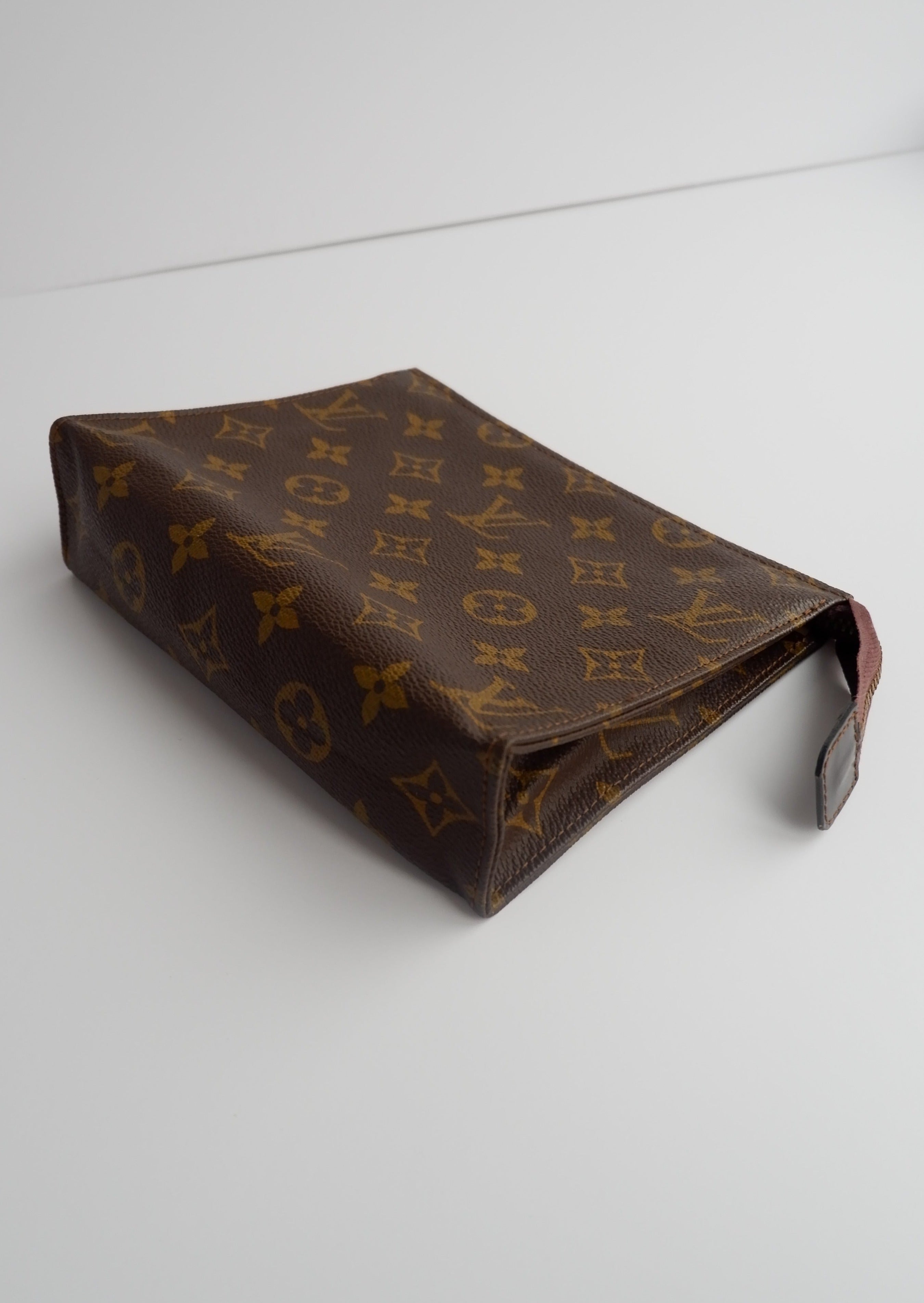 Trousse de Toilette 19 Louis Vuitton Monogramme Vintage Authentique d'Occasion