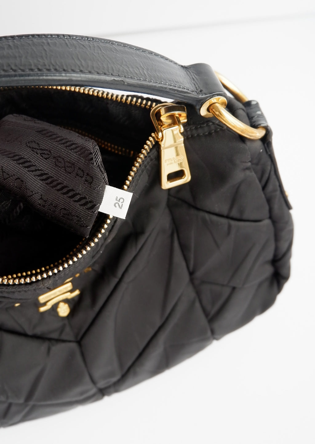 Sac à main Prada Tessuto noir en nylon d'occasion authentique