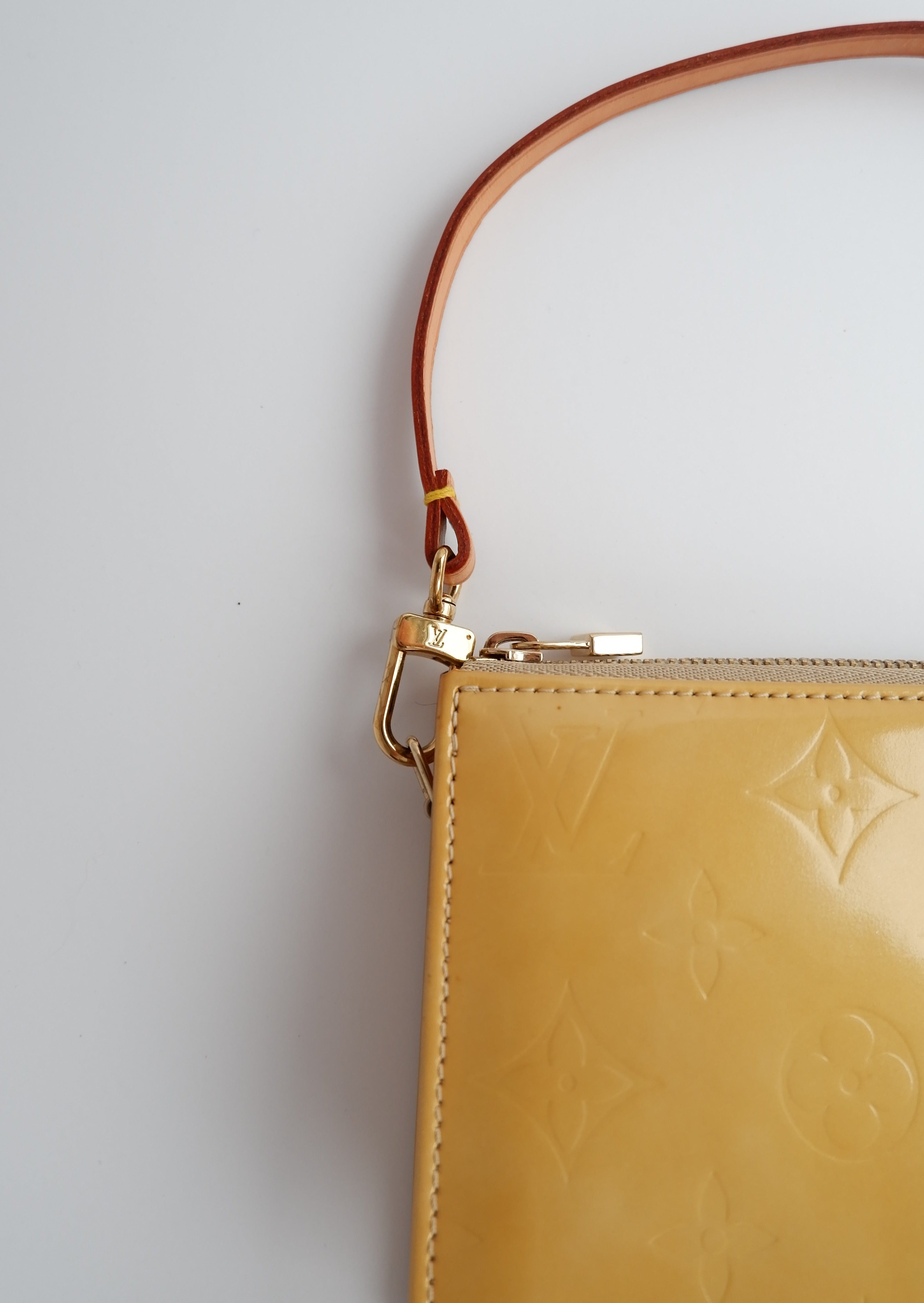 Authentique Louis Vuitton Vernis Jaune Lexington Pochette/Sac à bandoulière d'occasion