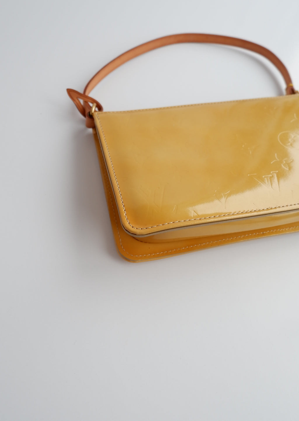 Authentique Louis Vuitton Vernis Jaune Lexington Pochette/Sac à bandoulière d'occasion