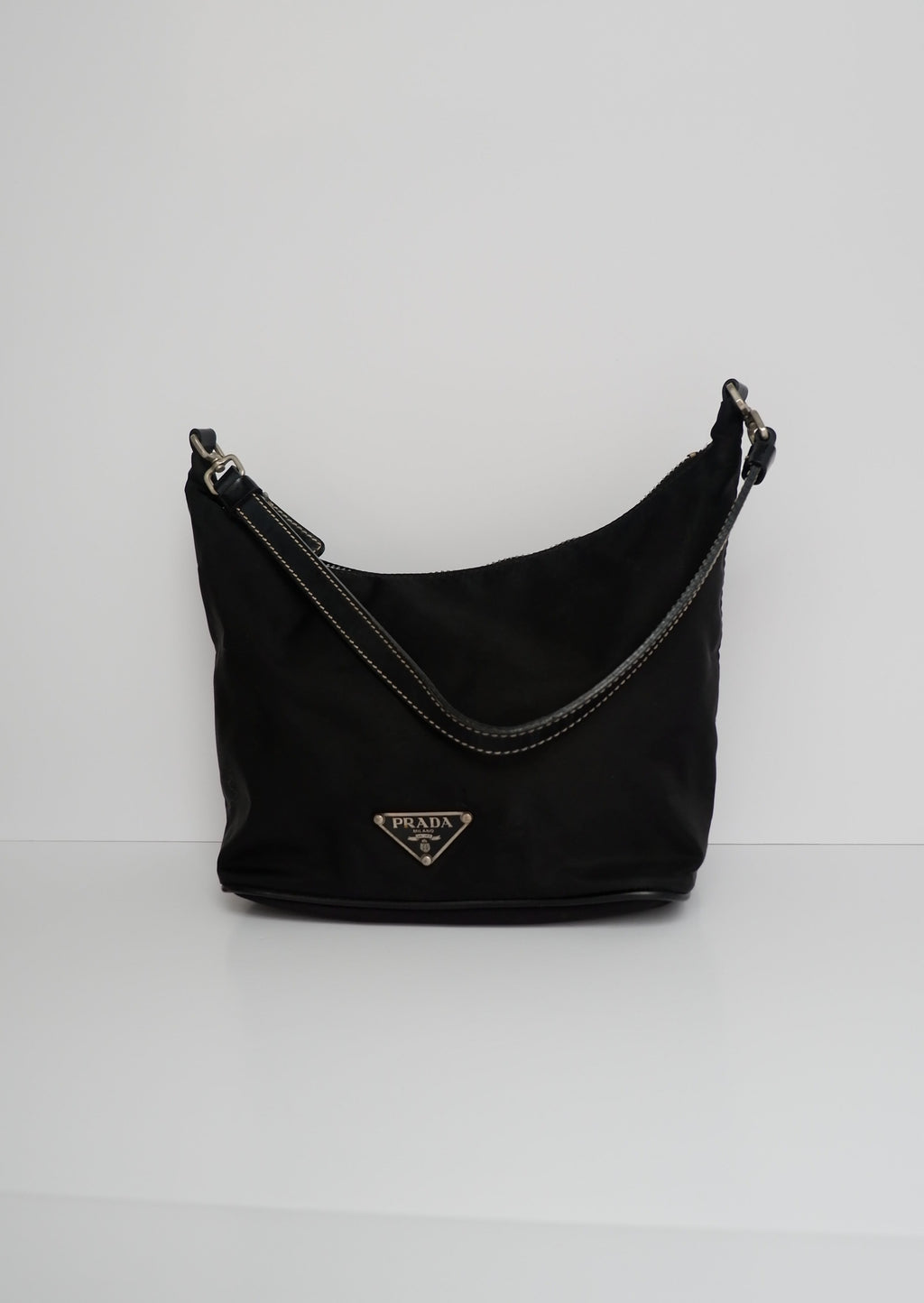 Authentique sac à bandoulière Prada en nylon noir d'occasion