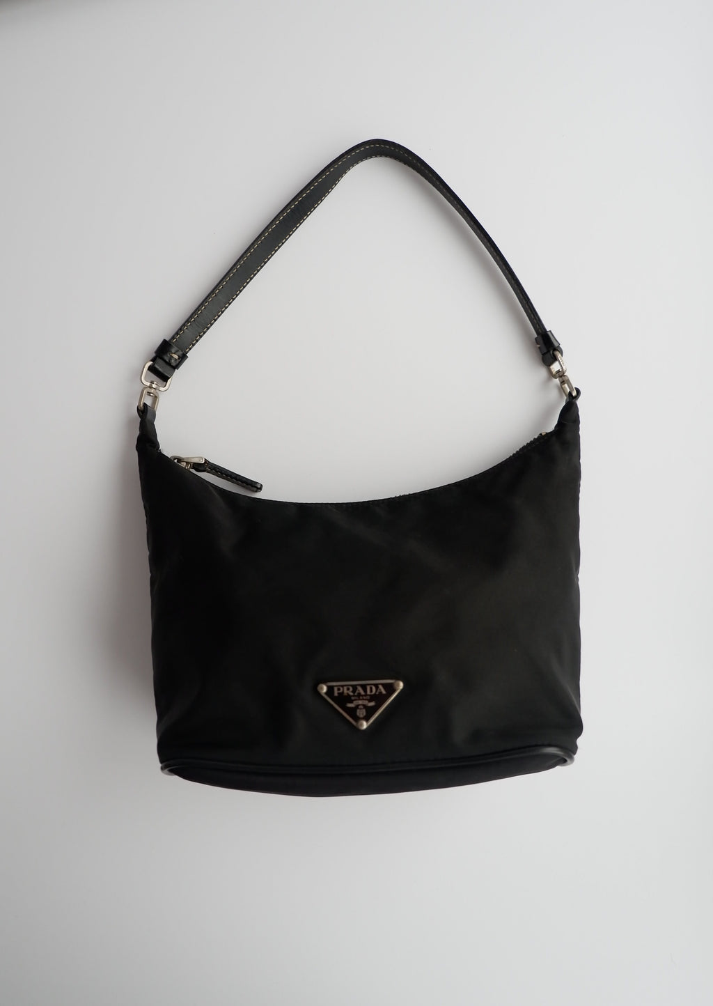 Authentique sac à bandoulière Prada en nylon noir d'occasion