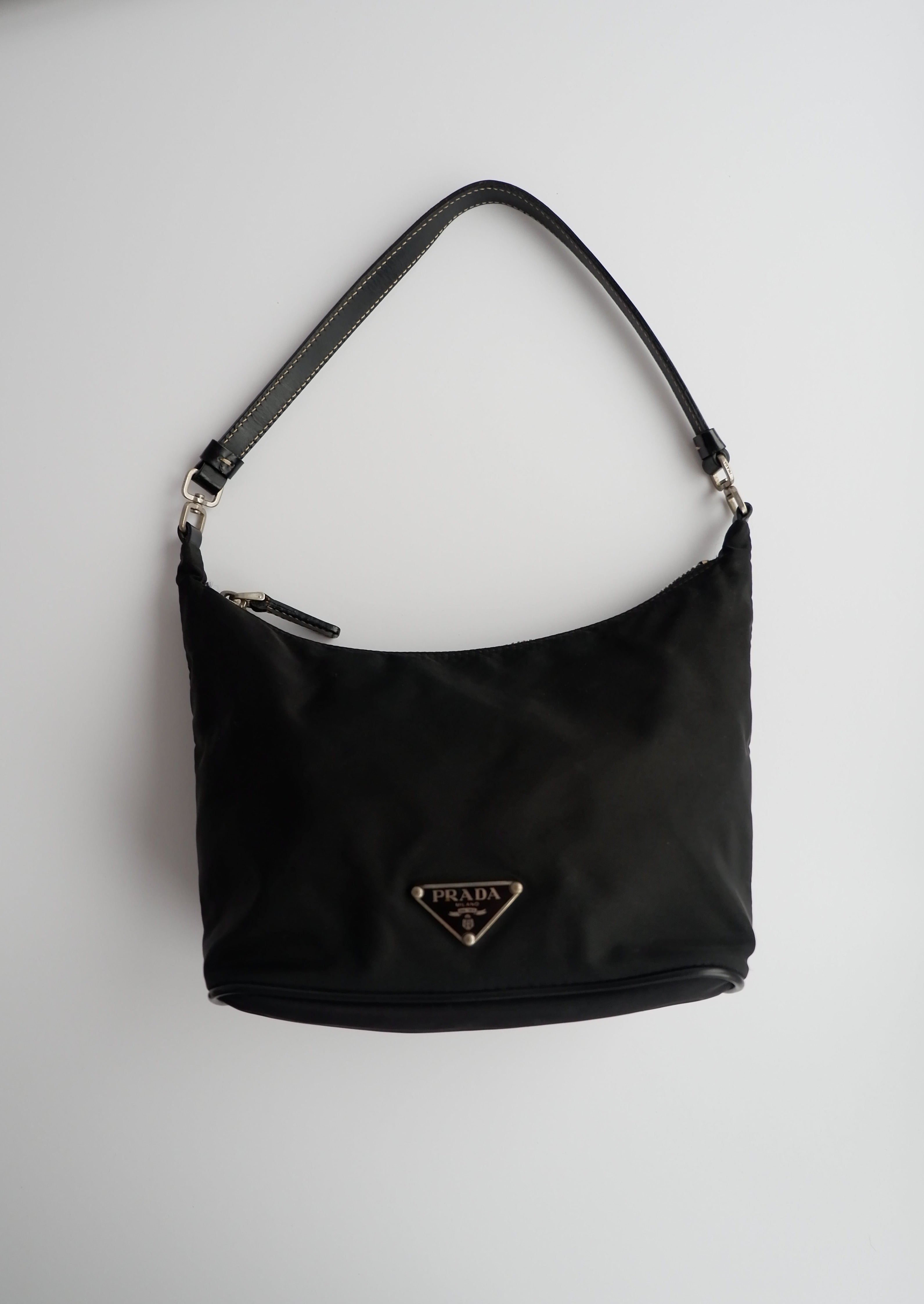 Authentique sac à bandoulière Prada en nylon noir d'occasion