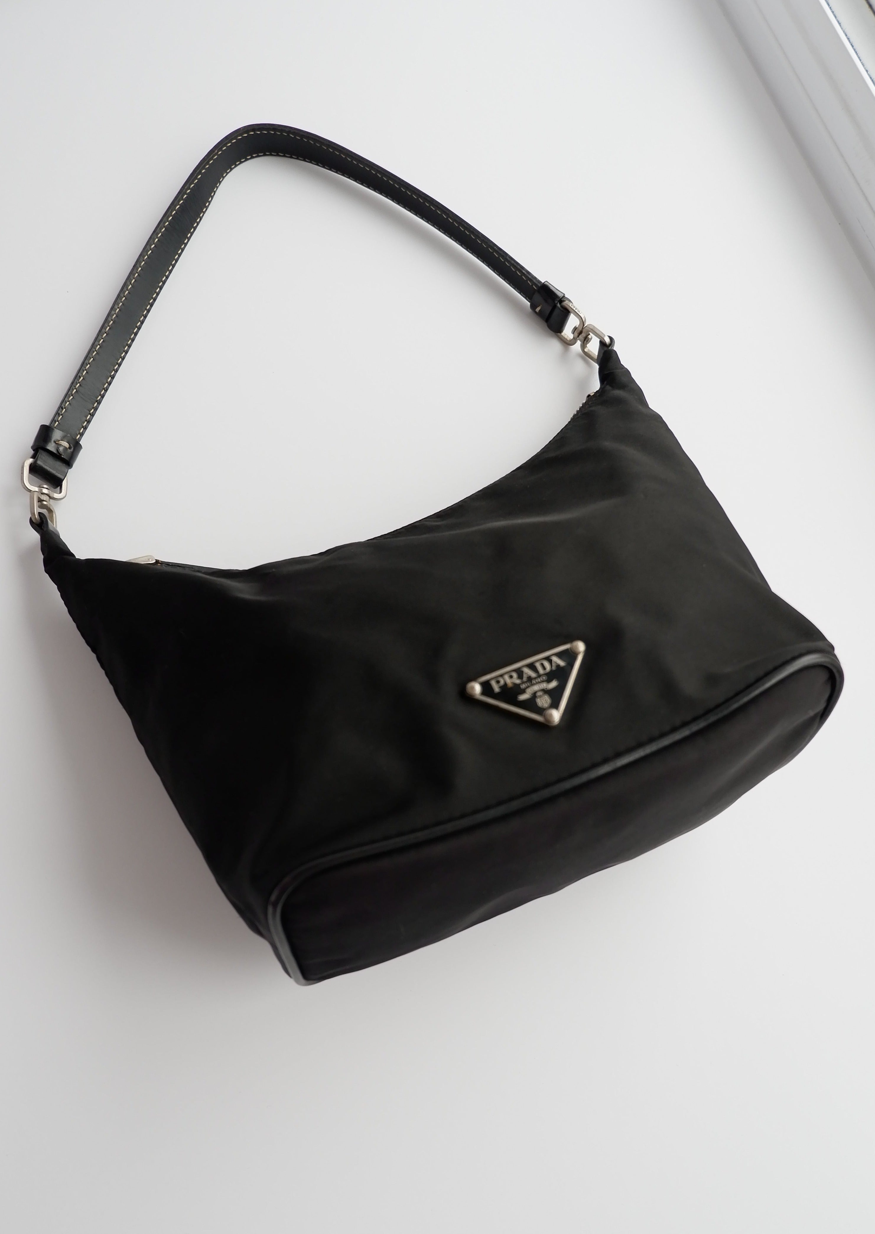 Authentique sac à bandoulière Prada en nylon noir d'occasion