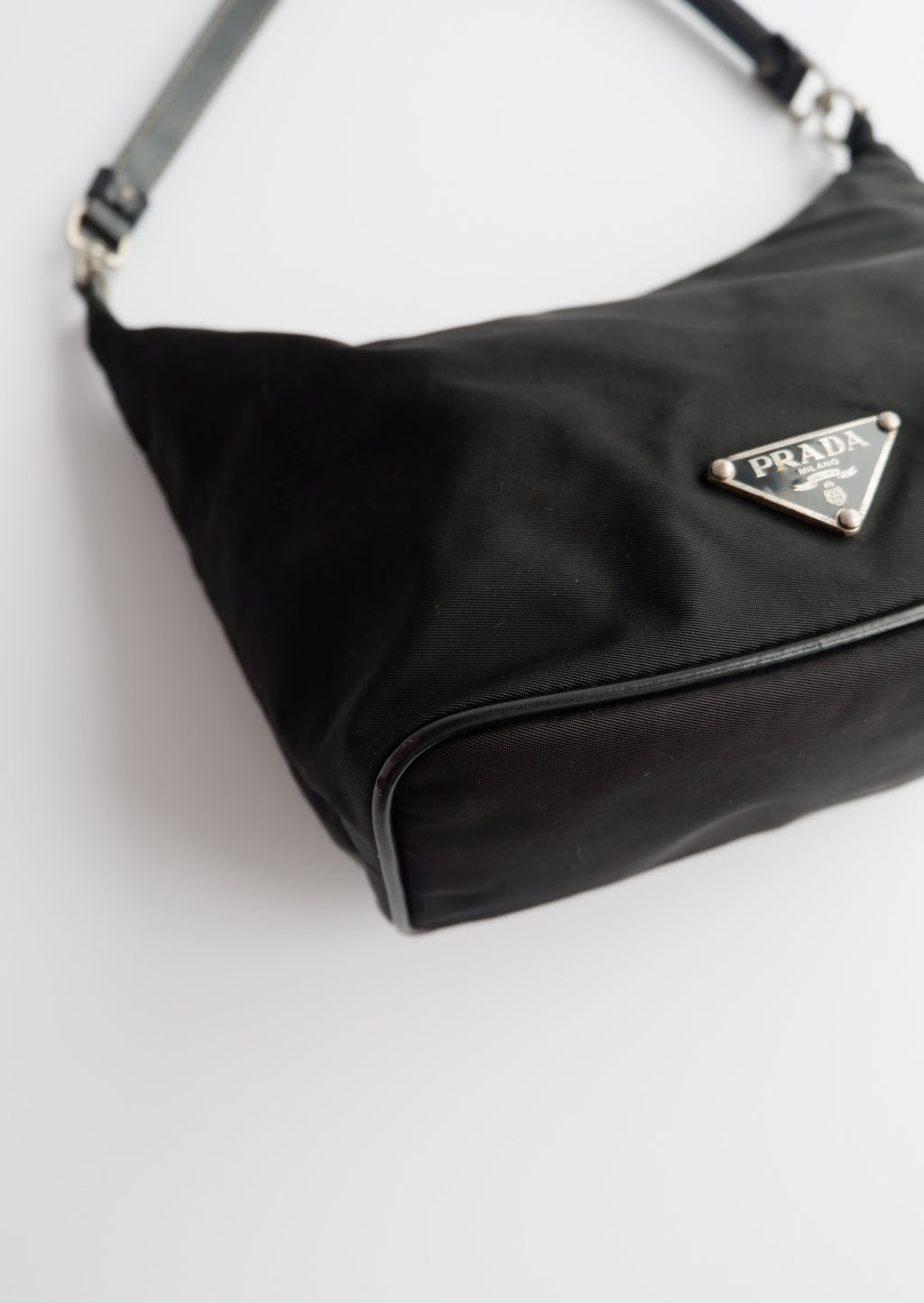 Authentique sac à bandoulière Prada en nylon noir d'occasion
