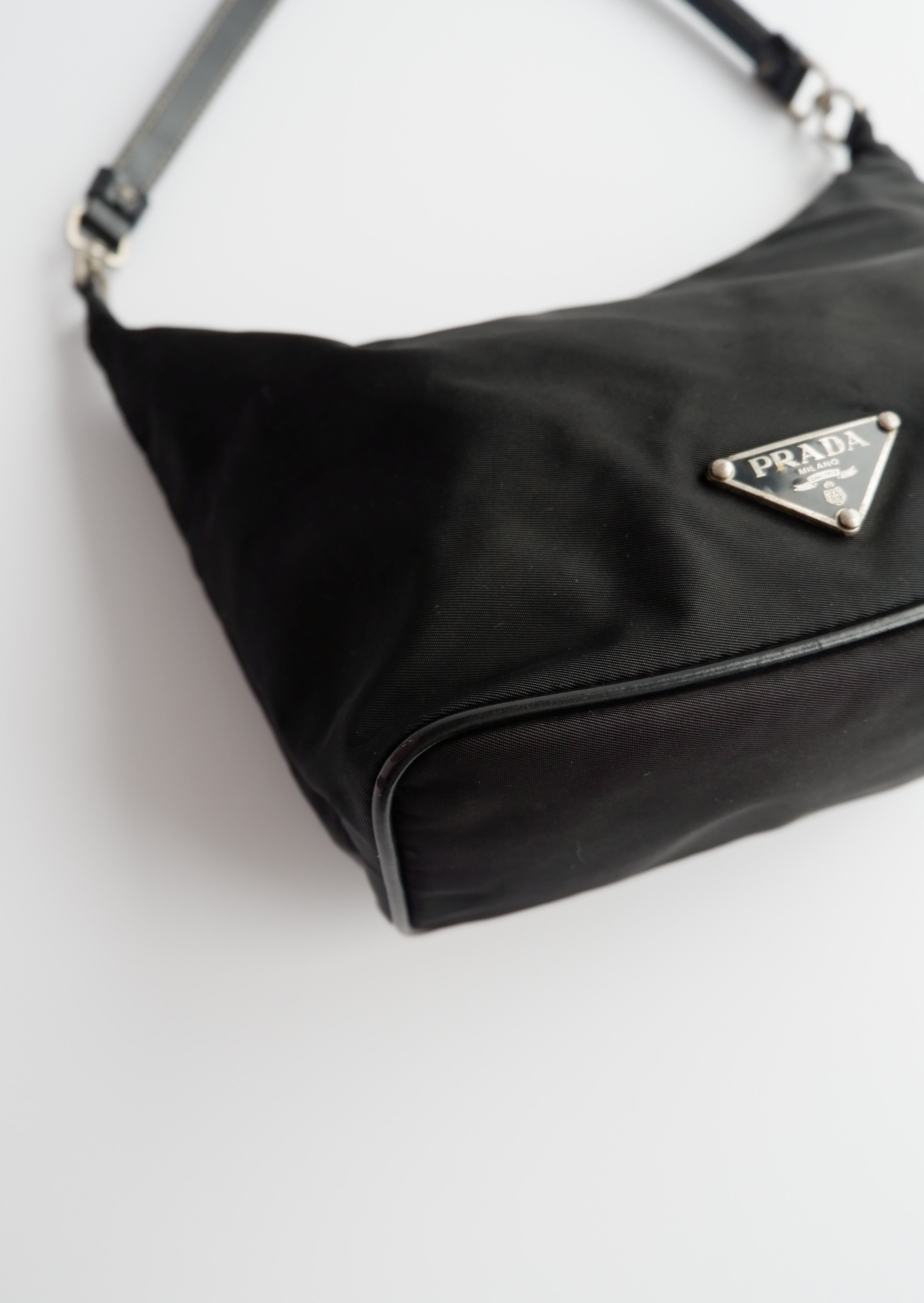 Authentique sac à bandoulière Prada en nylon noir d'occasion