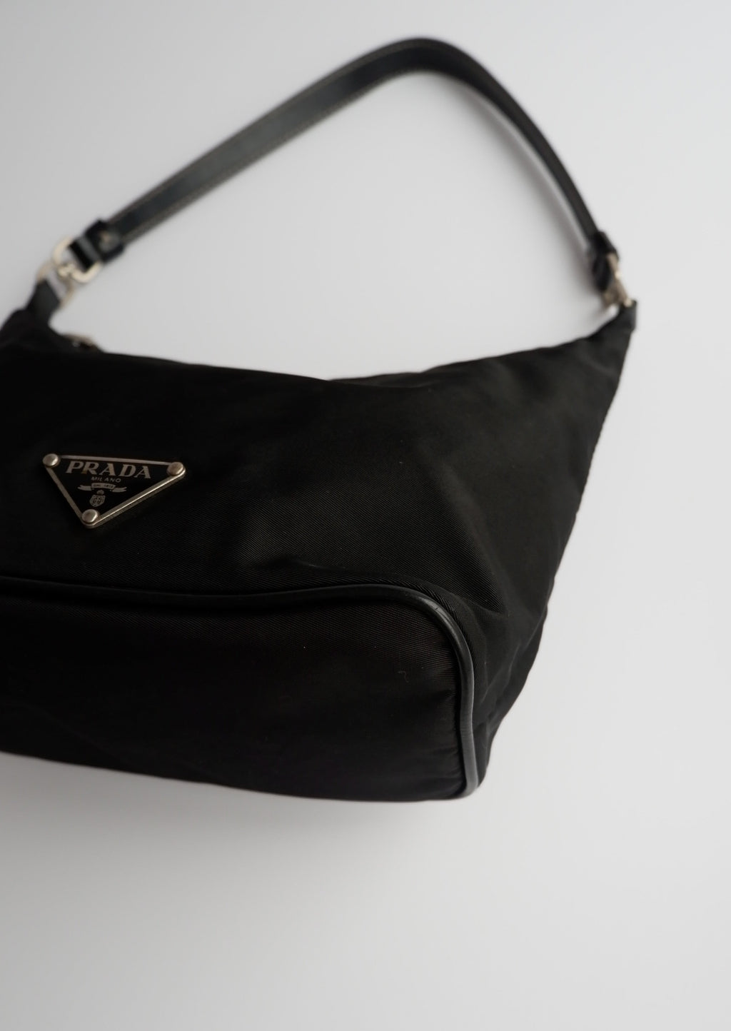 Authentique sac à bandoulière Prada en nylon noir d'occasion
