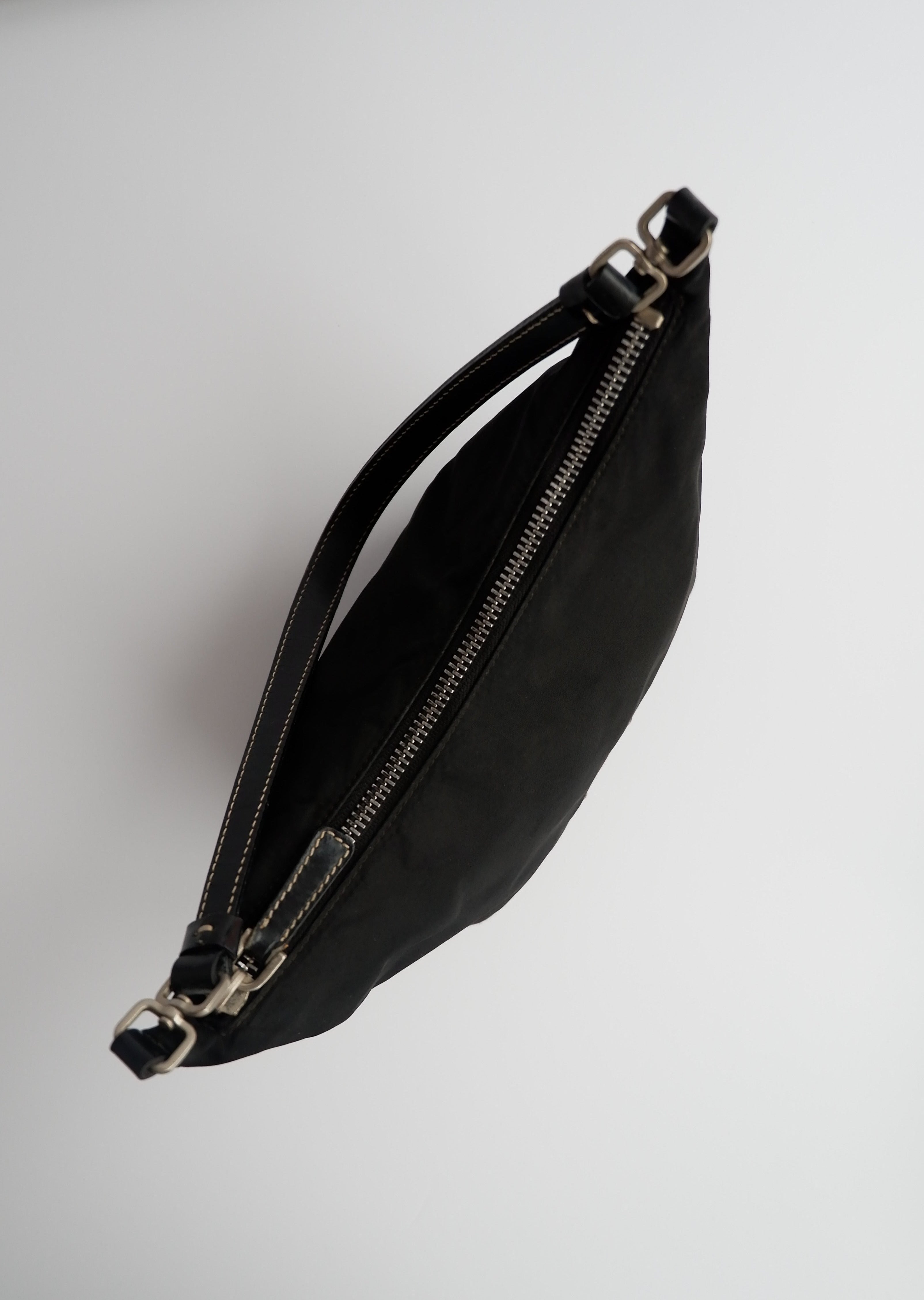 Authentique sac à bandoulière Prada en nylon noir d'occasion