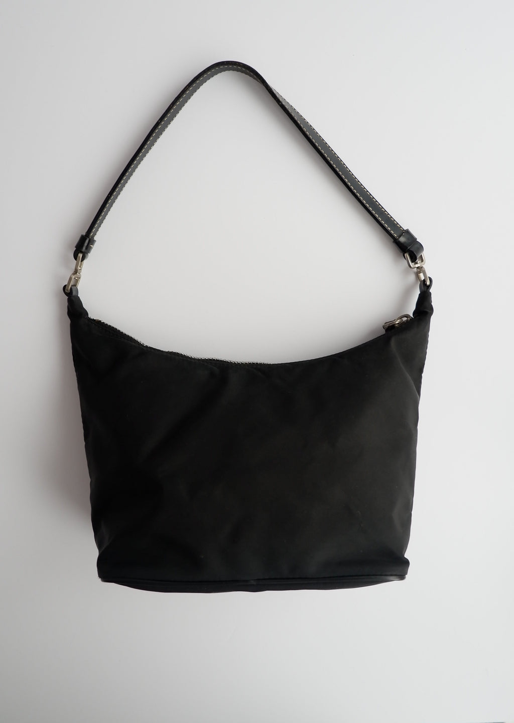 Authentique sac à bandoulière Prada en nylon noir d'occasion