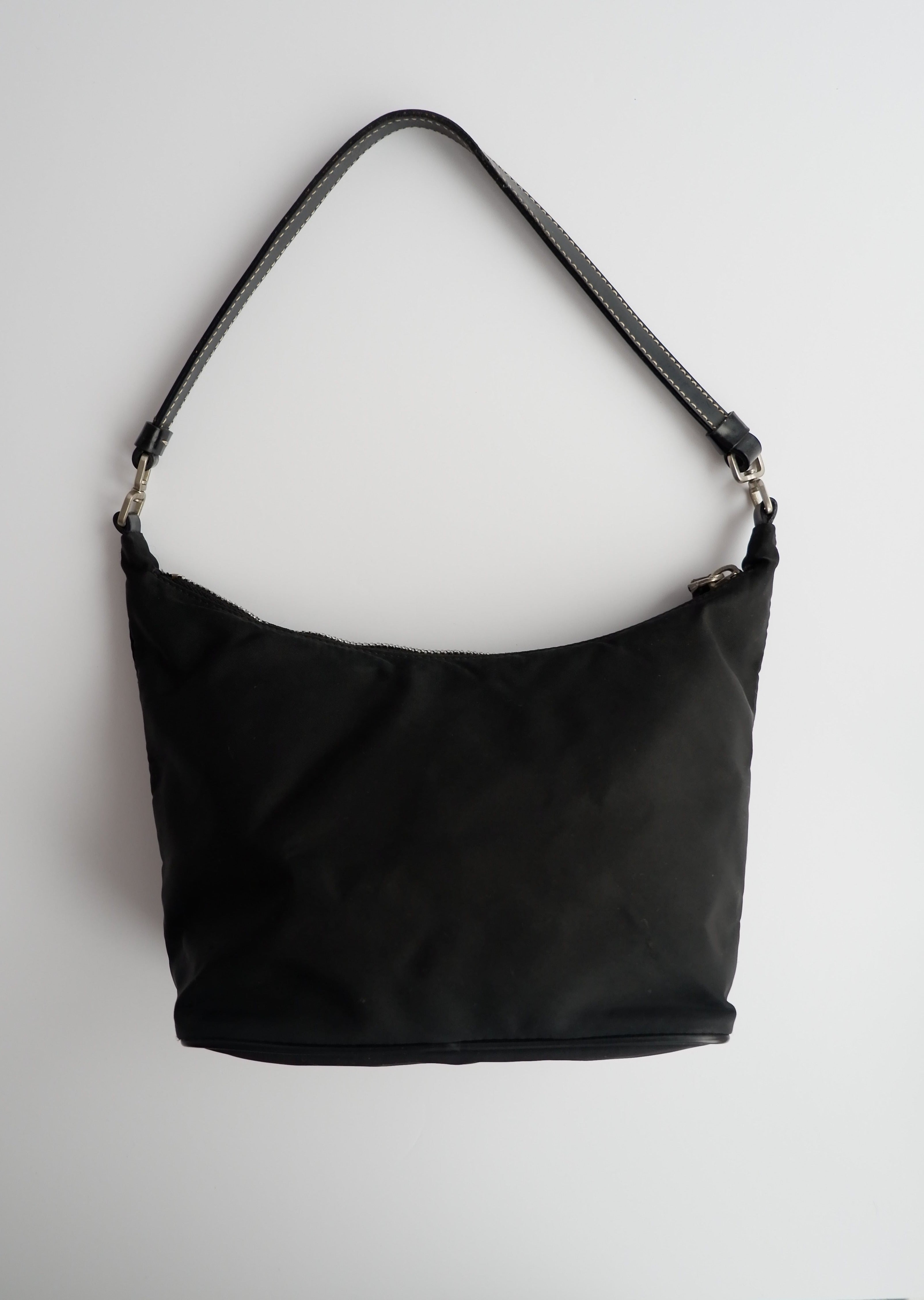 Authentique sac à bandoulière Prada en nylon noir d'occasion