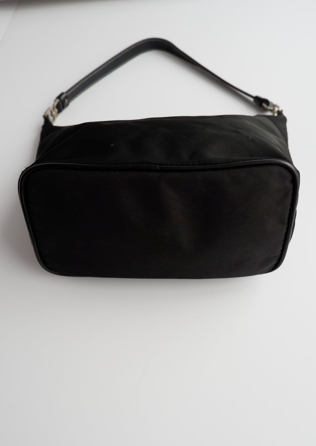Authentique sac à bandoulière Prada en nylon noir d'occasion