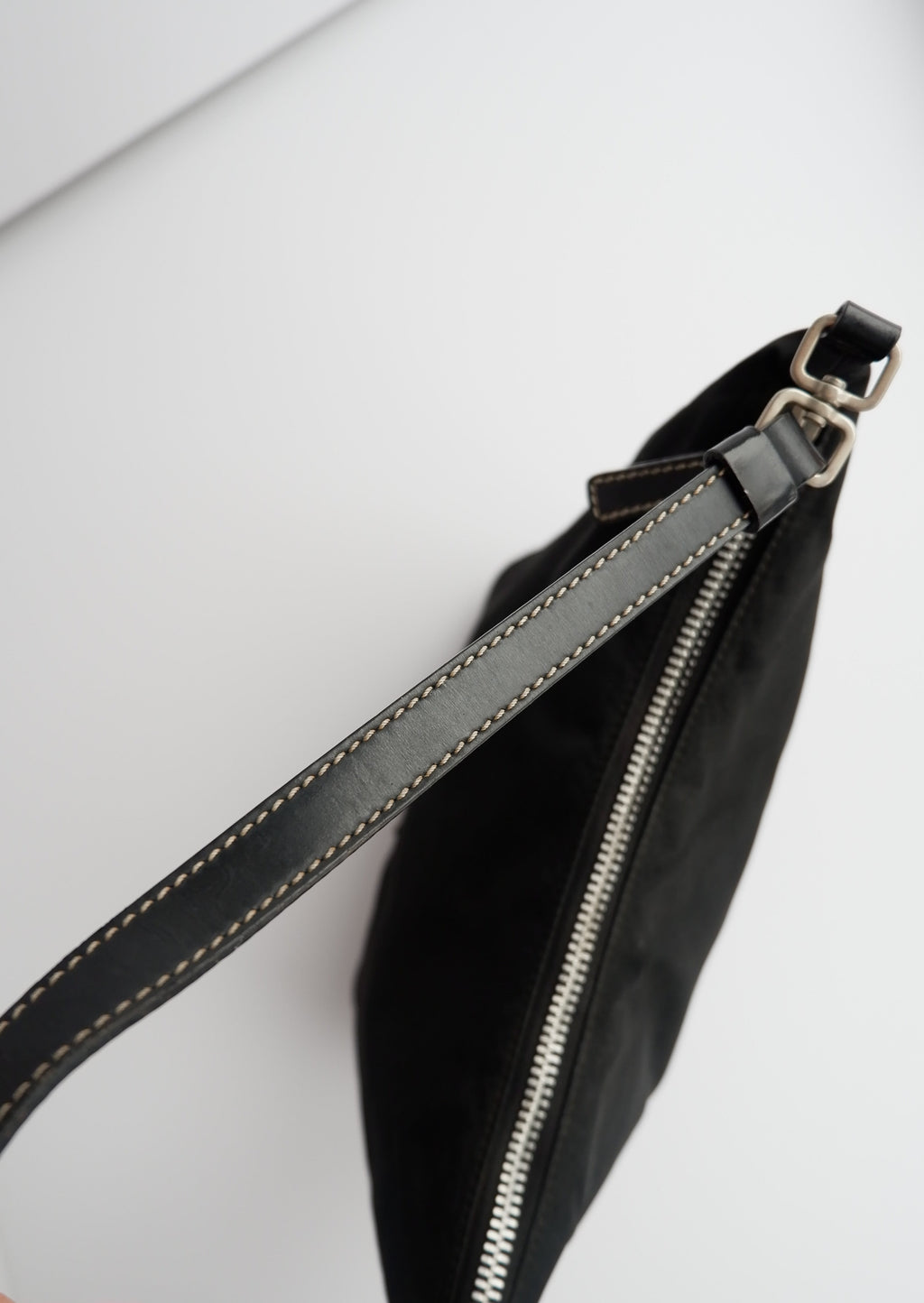 Authentique sac à bandoulière Prada en nylon noir d'occasion